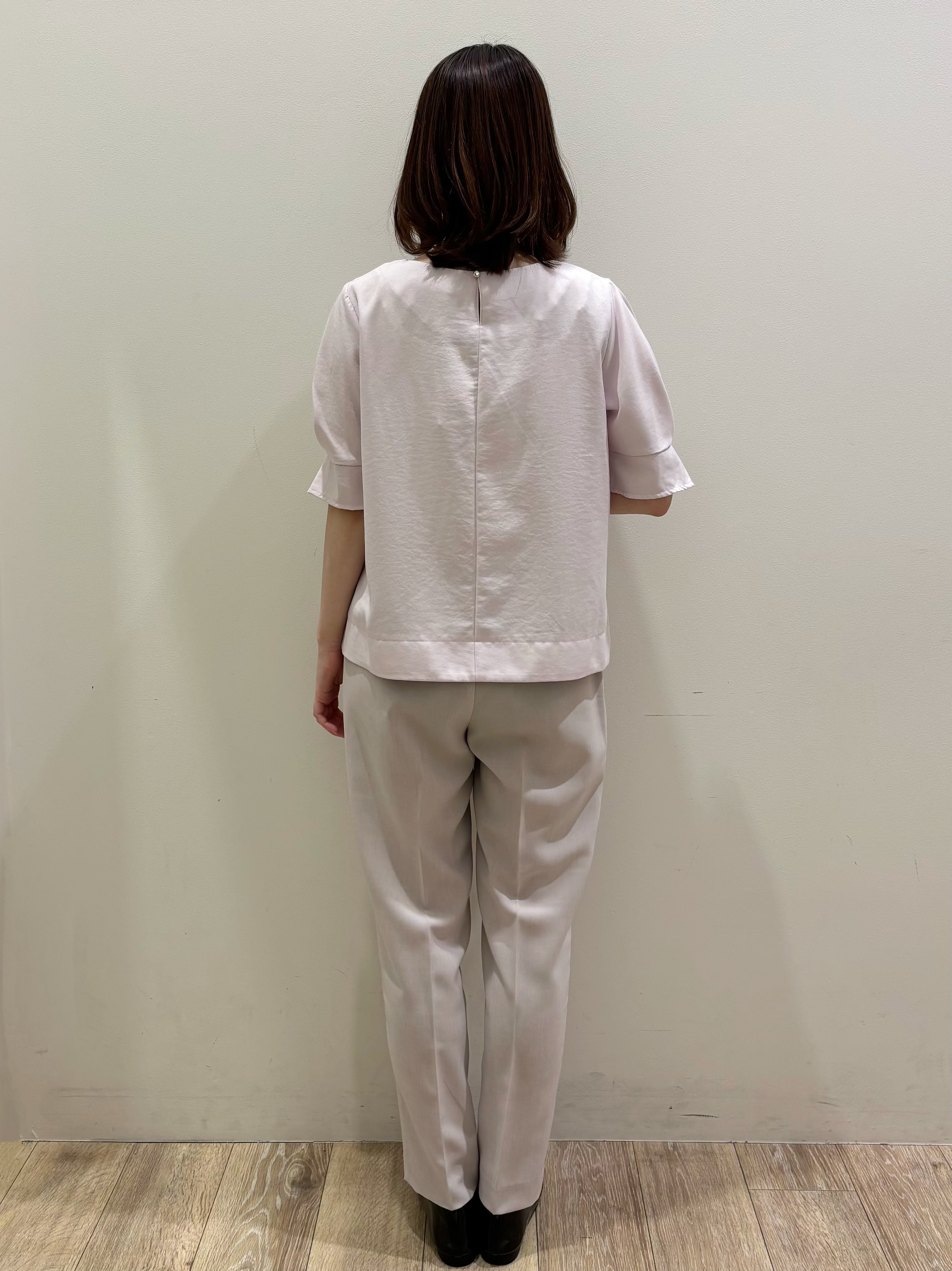 honamiさんの「index｜【接触冷感／吸水速乾】タックパフスリーブブラウス《防シワ／洗濯機OK／XS～3L／8col》」を使ったコーディネート
