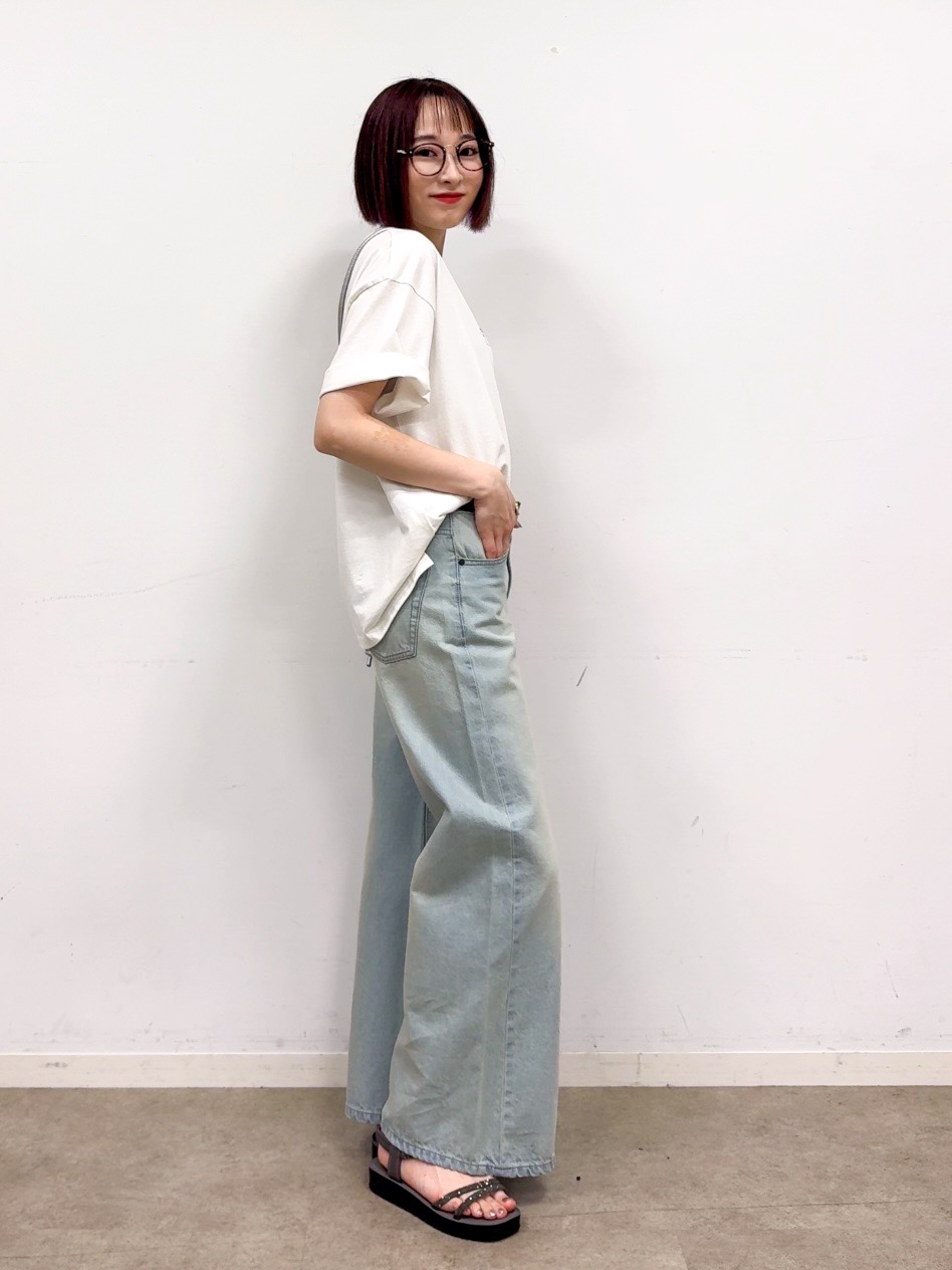 𝐜𝐡𝐢𝐤𝐚さんの「SHOO･LA･RUE｜【綿100％/S-LL/プチプラ】選べる3柄 プリントアソートTシャツ」を使ったコーディネート