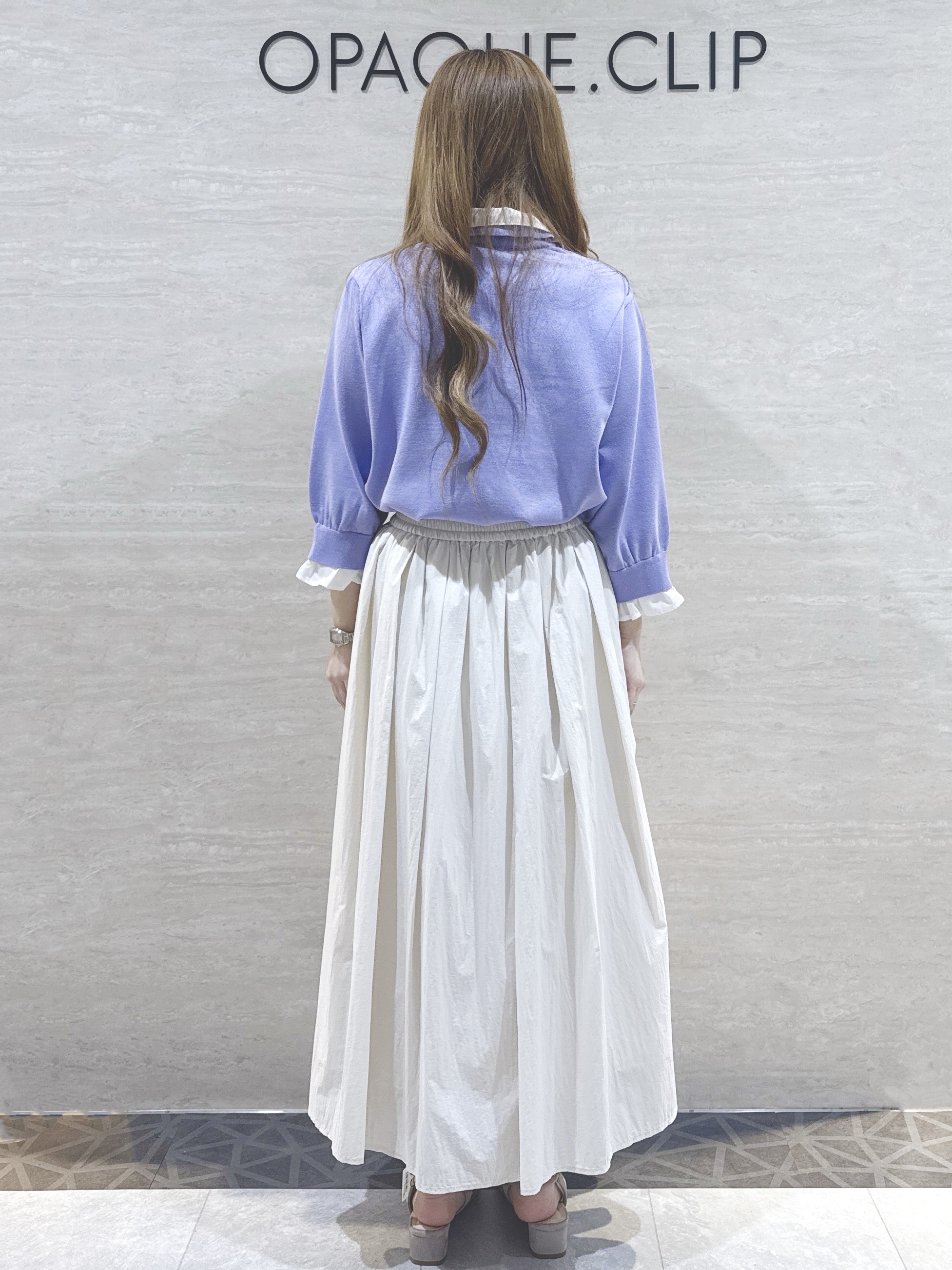 mikaさんの「OPAQUE.CLIP｜シャツレイヤード風ポロニット【洗濯機OK】」を使ったコーディネート