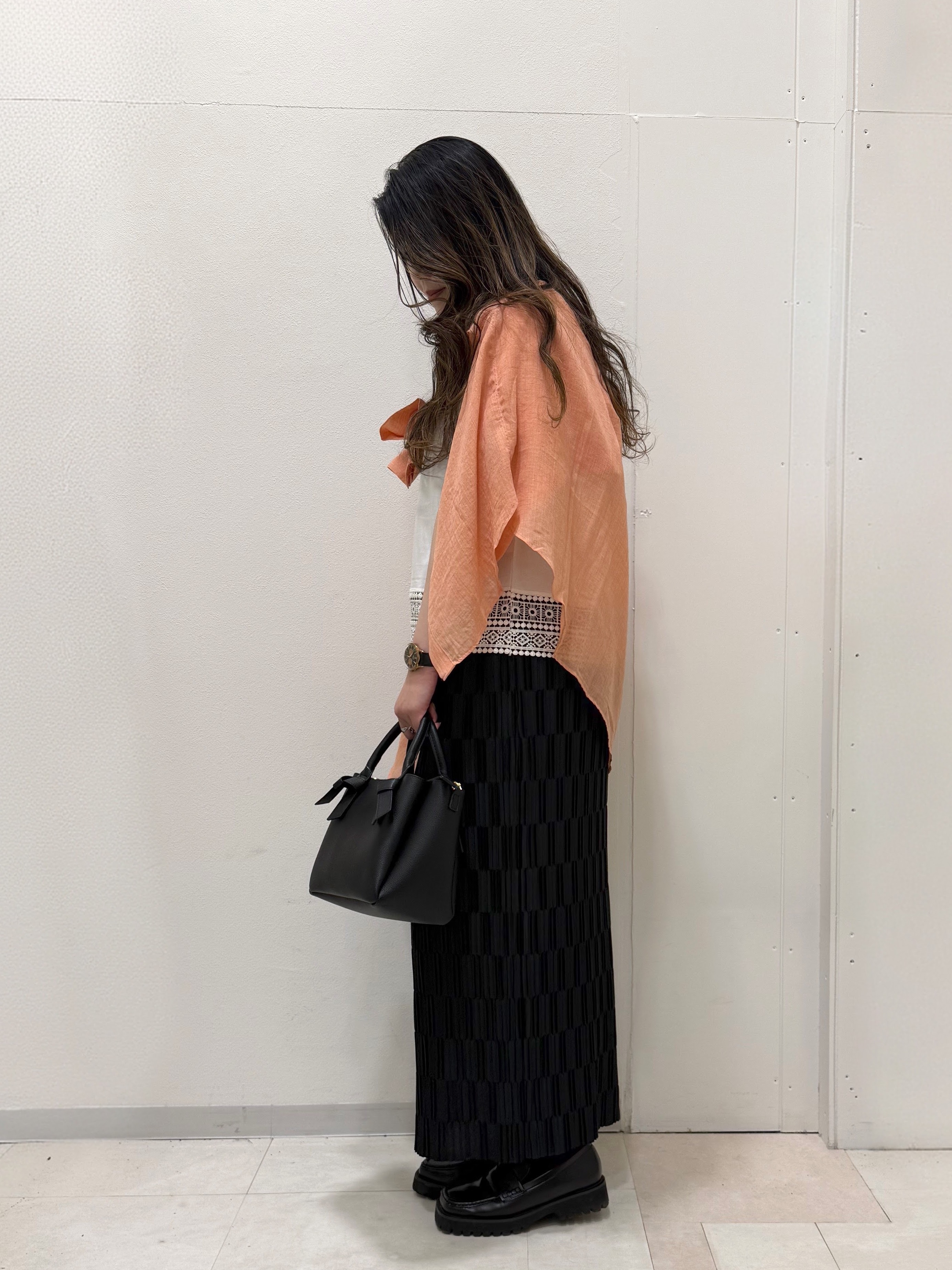 Ayana.さんの「SHOO･LA･RUE｜【体型カバー】ふんわり質感 やわらかこなれシアーシャツ」を使ったコーディネート