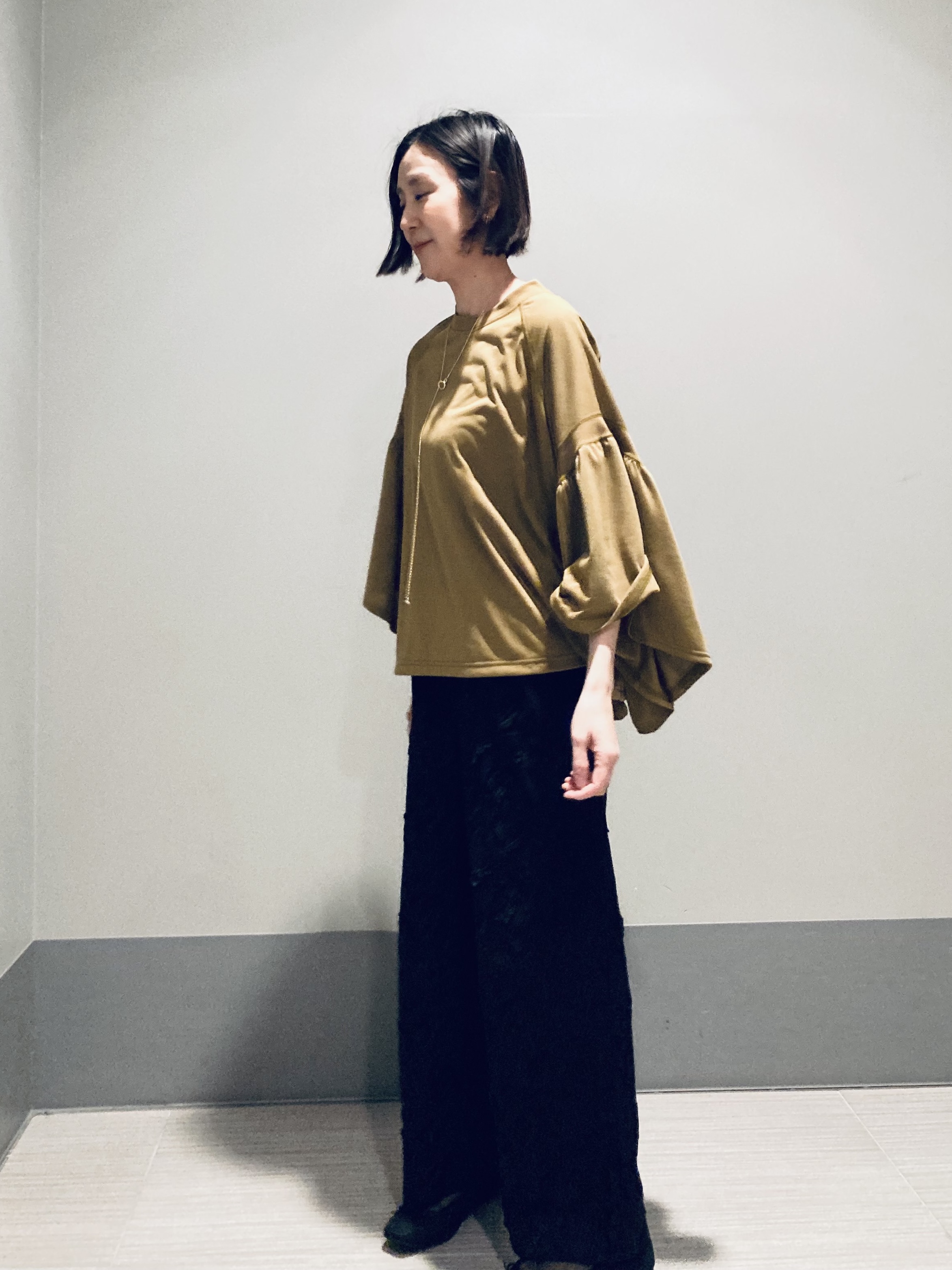 Furuさんの「DRESSTERIOR｜【ウォッシャブル/ウエストゴム】コットンエンブロイダリー イージーパンツ」を使ったコーディネート