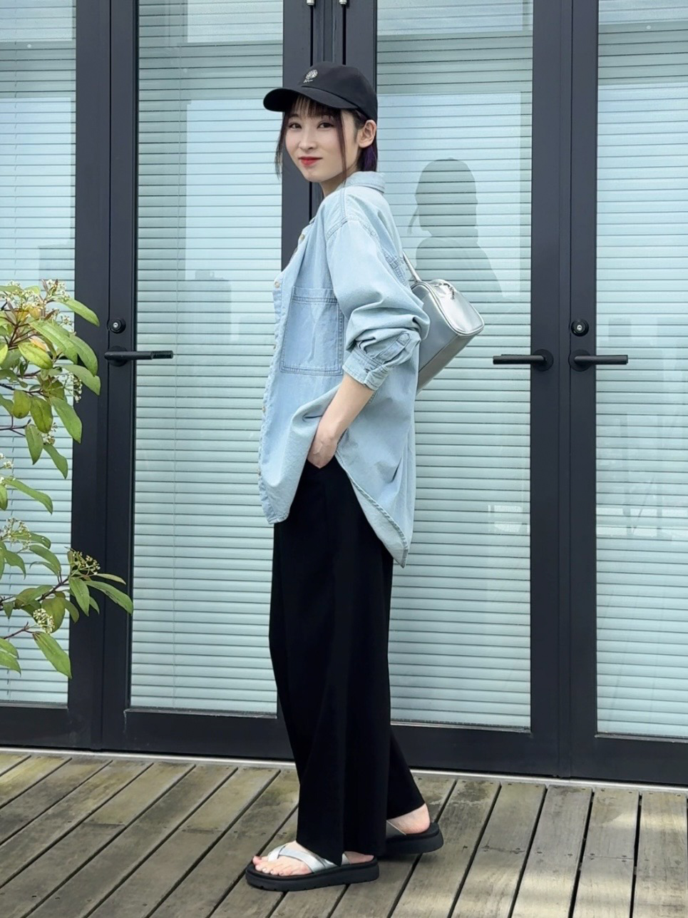 𝐜𝐡𝐢𝐤𝐚さんの「SHOO･LA･RUE｜【ひんやり/S-LL/洗濯機可】色・柄選べる お袖チュールレイヤード プリントアソートTシャツ」を使ったコーディネート