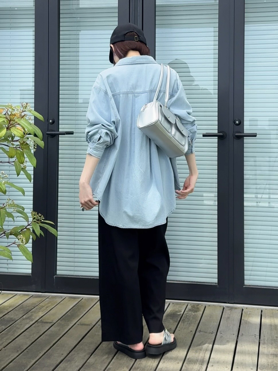 𝐜𝐡𝐢𝐤𝐚さんの「SHOO･LA･RUE｜【ひんやり/S-LL/洗濯機可】色・柄選べる お袖チュールレイヤード プリントアソートTシャツ」を使ったコーディネート