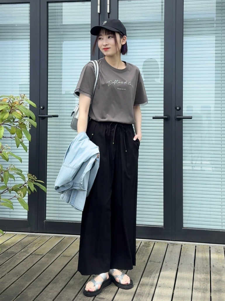 𝐜𝐡𝐢𝐤𝐚さんの「SHOO･LA･RUE｜【ひんやり/S-LL/洗濯機可】色・柄選べる お袖チュールレイヤード プリントアソートTシャツ」を使ったコーディネート