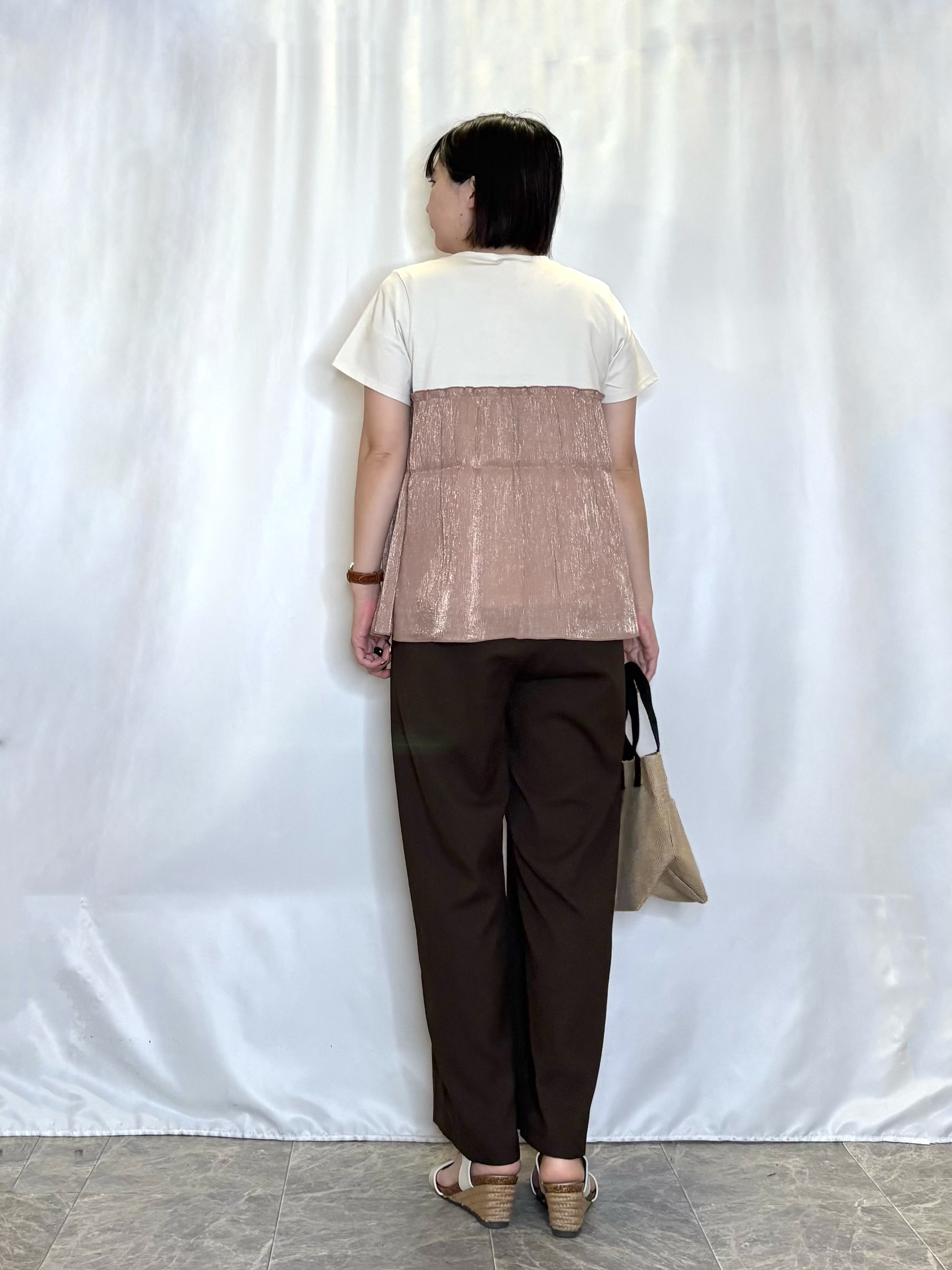 ネリさんの「SHOO･LA･RUE｜【体型カバー】1枚でインせず決まる きらきらビスチェ風Tシャツ」を使ったコーディネート