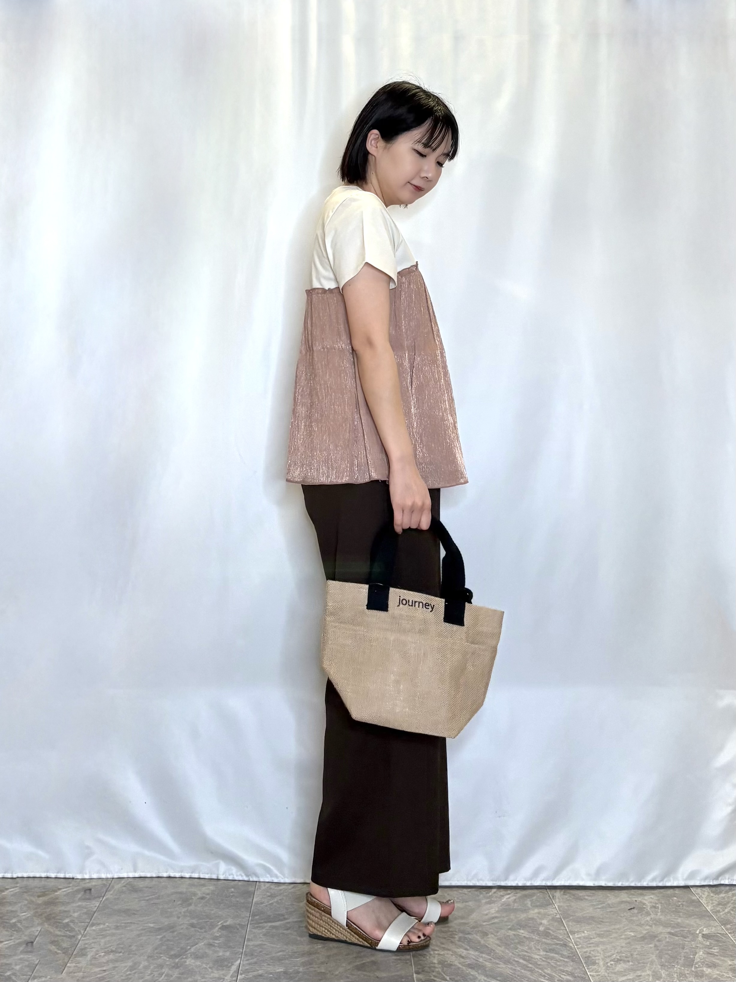 ネリさんの「SHOO･LA･RUE｜【体型カバー】1枚でインせず決まる きらきらビスチェ風Tシャツ」を使ったコーディネート