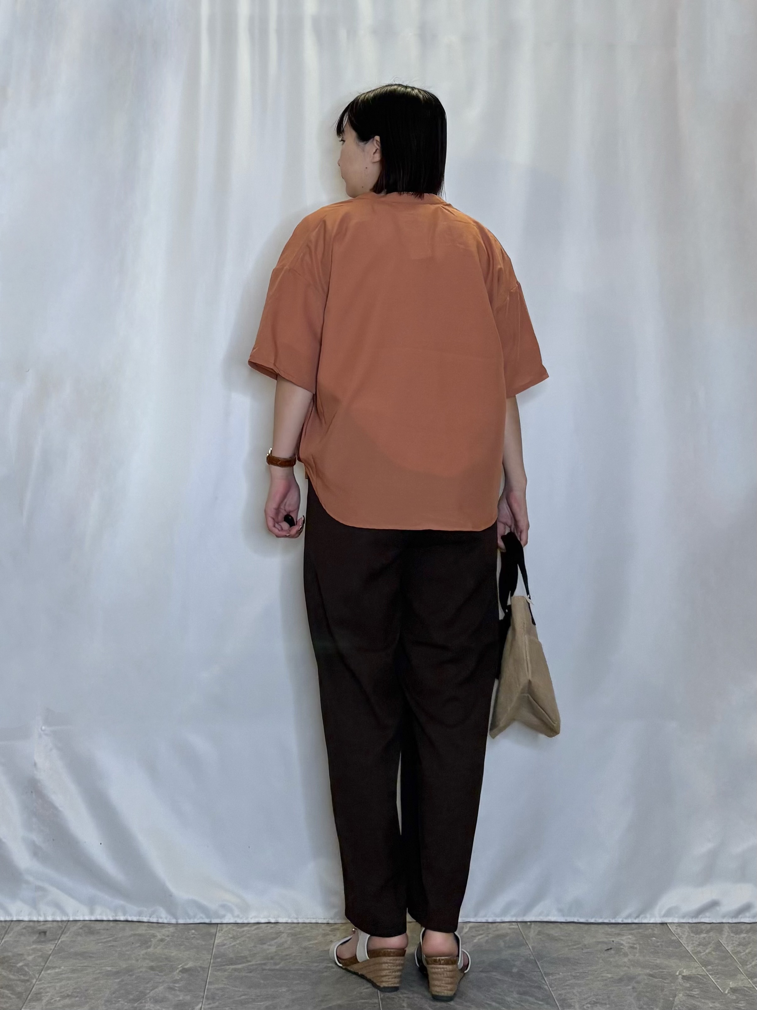 ネリさんの「SHOO･LA･RUE｜【洗濯機可/S-LL】大人の抜け感 ゆるっと5分袖シャツ」を使ったコーディネート