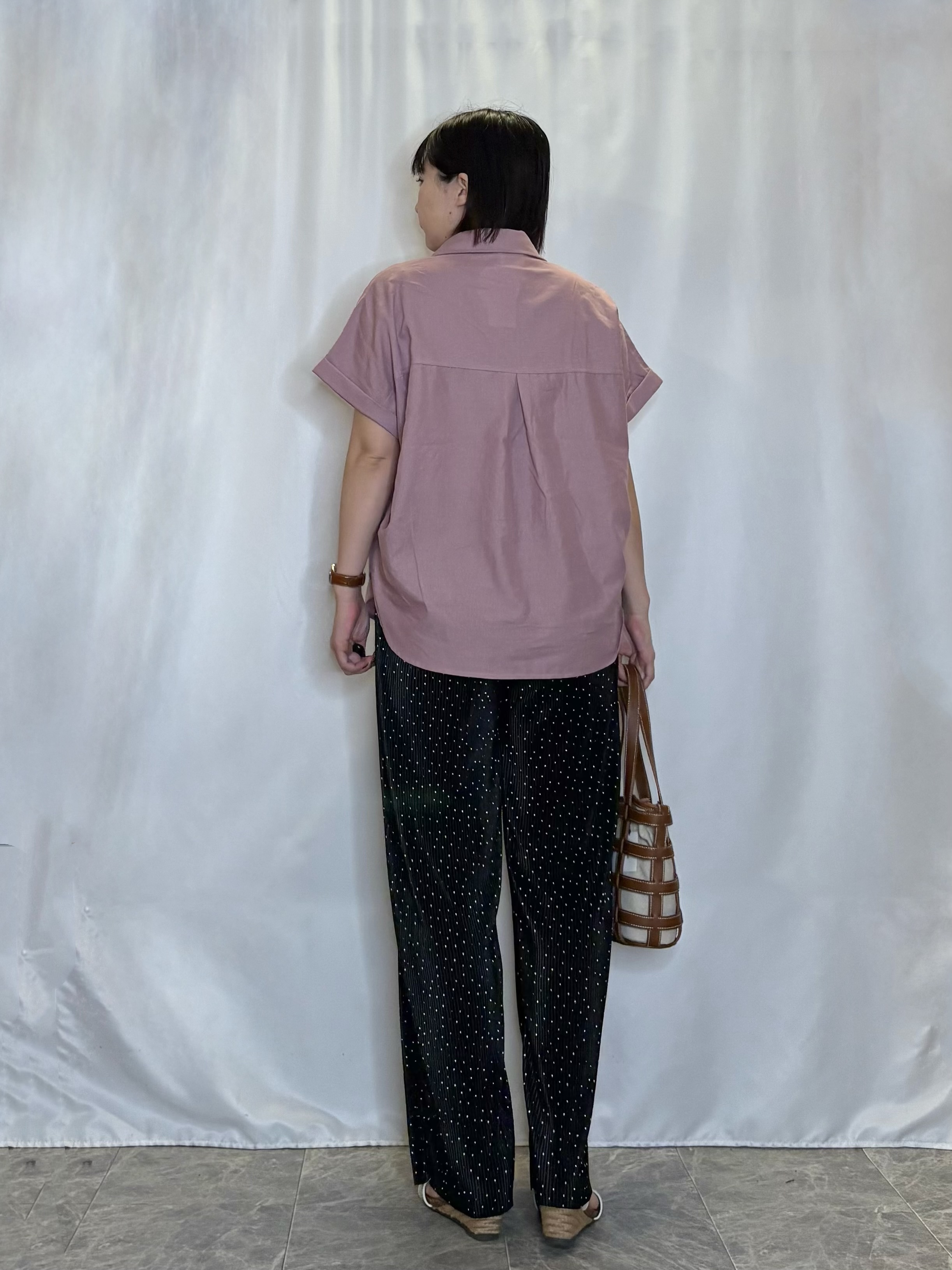 ネリさんの「SHOO･LA･RUE｜【UV/吸水速乾/抗菌防臭】インせず着られる フレンチリネンスキッパーシャツ」を使ったコーディネート