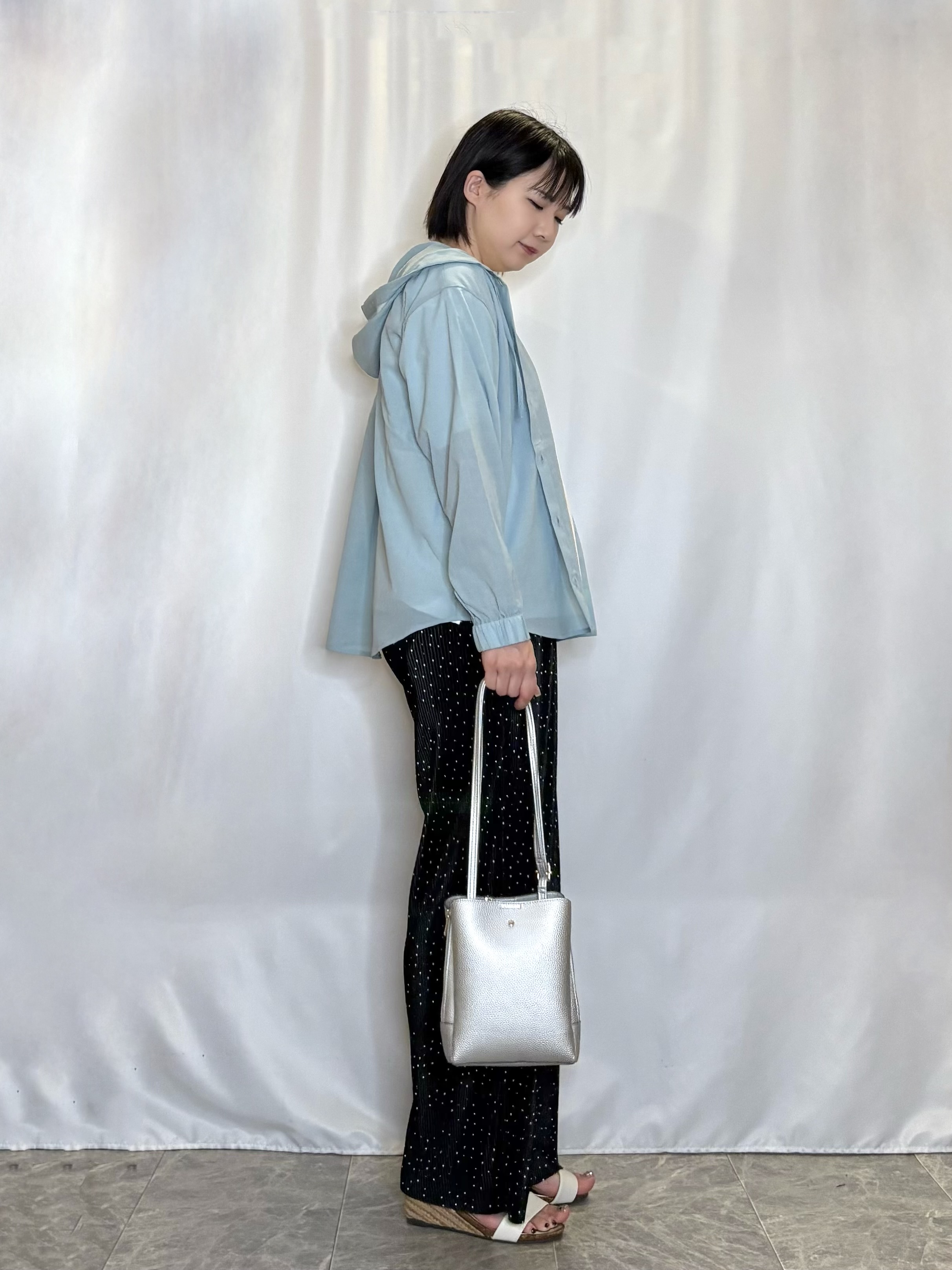 ネリさんの「SHOO･LA･RUE｜【通気性〇/洗濯機可/S-LL】UVカット機能付き ライトな着心地シャツパーカ」を使ったコーディネート