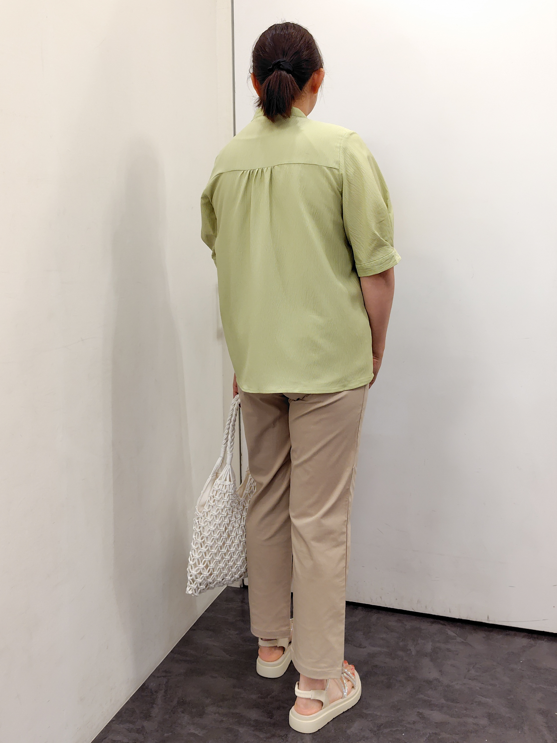 こんちゃんさんの「grove｜【貴島明日香さん着用/体型カバー】ON・OFF使えるスモッキングタックブラウス」を使ったコーディネート