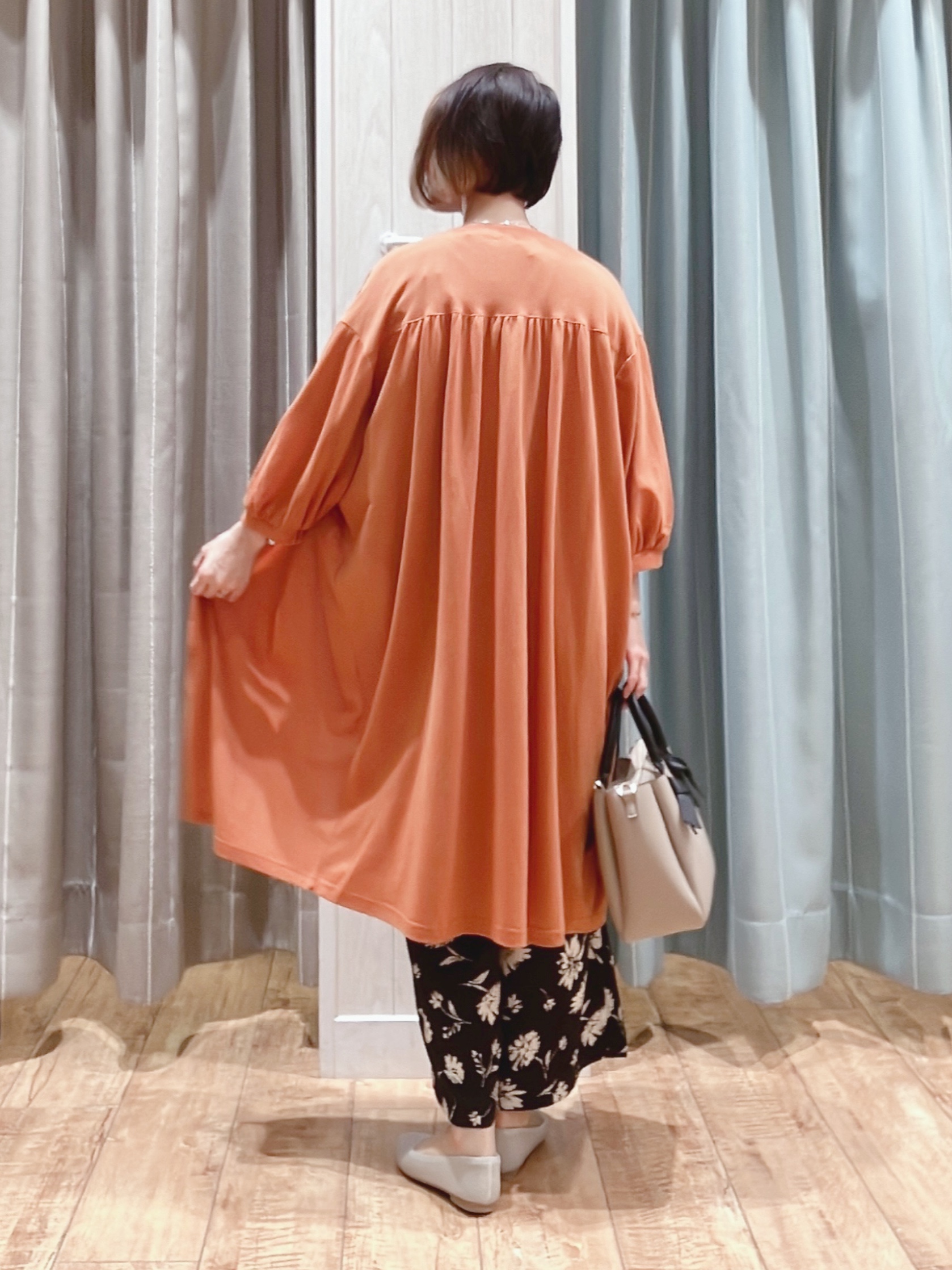 aaamiさんの「SHOO･LA･RUE｜【UV/S-LL/セットアップ可】やみつきになる肌触り さらさらぷるんトップス」を使ったコーディネート