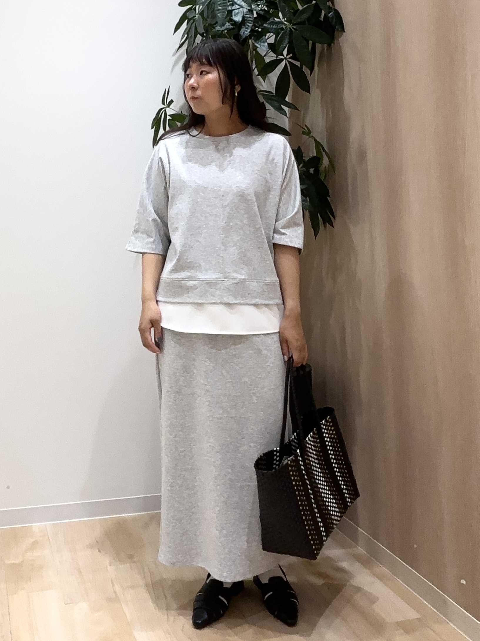 miraiさんの「grove｜【UVカット/洗濯機で洗える】メタルボタンクルーネックカーディガン」を使ったコーディネート