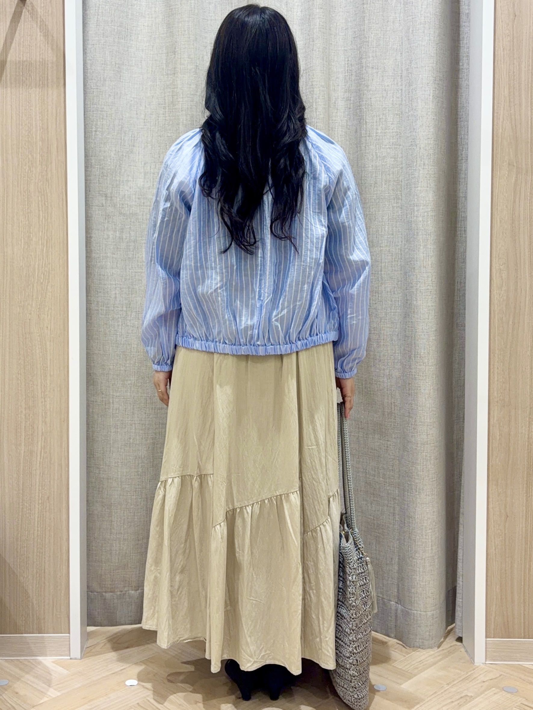 minamiさんの「grove｜気温調整にも◎ブラウス感覚で羽織れるシアーブルゾン」を使ったコーディネート