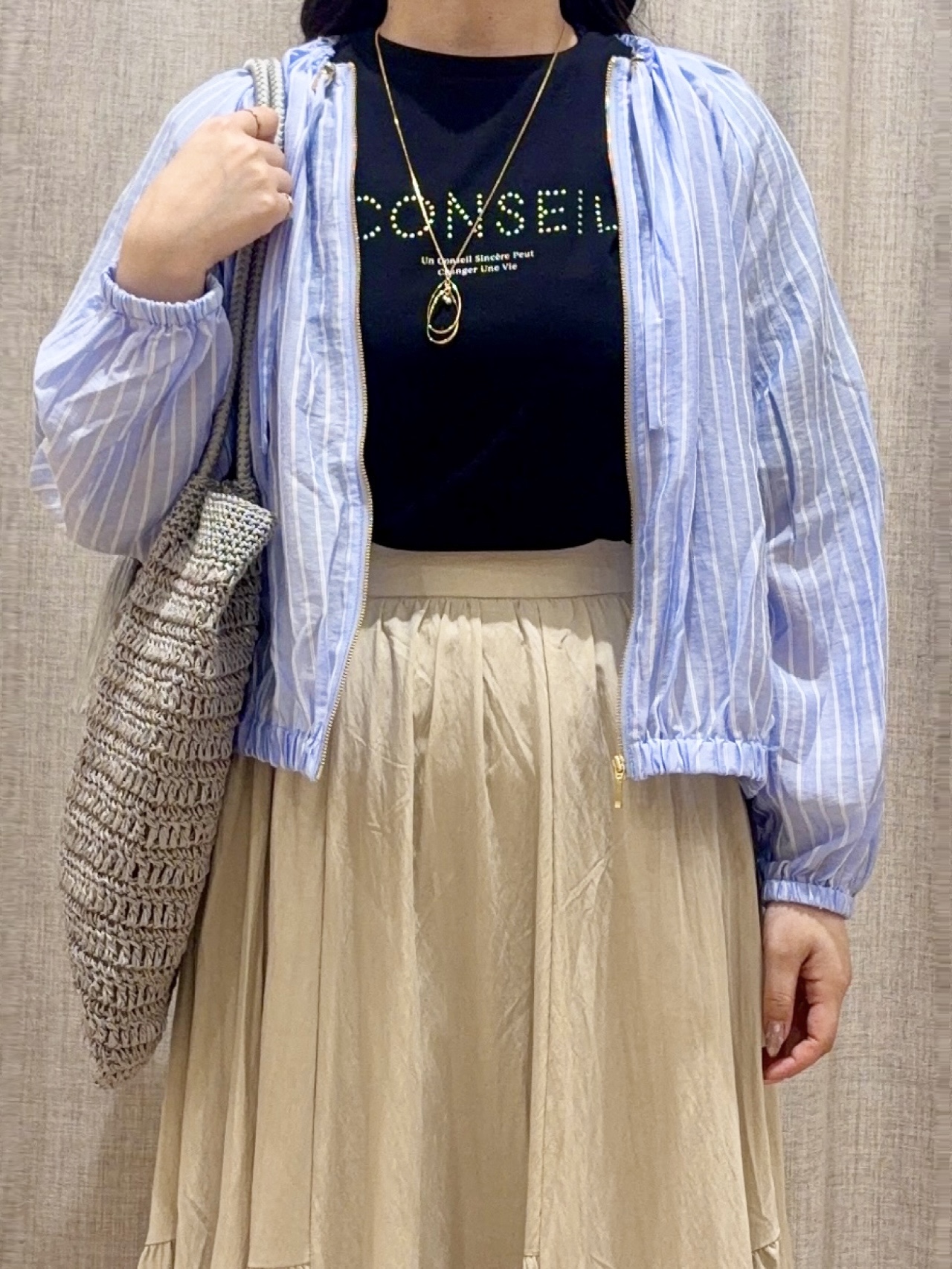 minamiさんの「grove｜気温調整にも◎ブラウス感覚で羽織れるシアーブルゾン」を使ったコーディネート