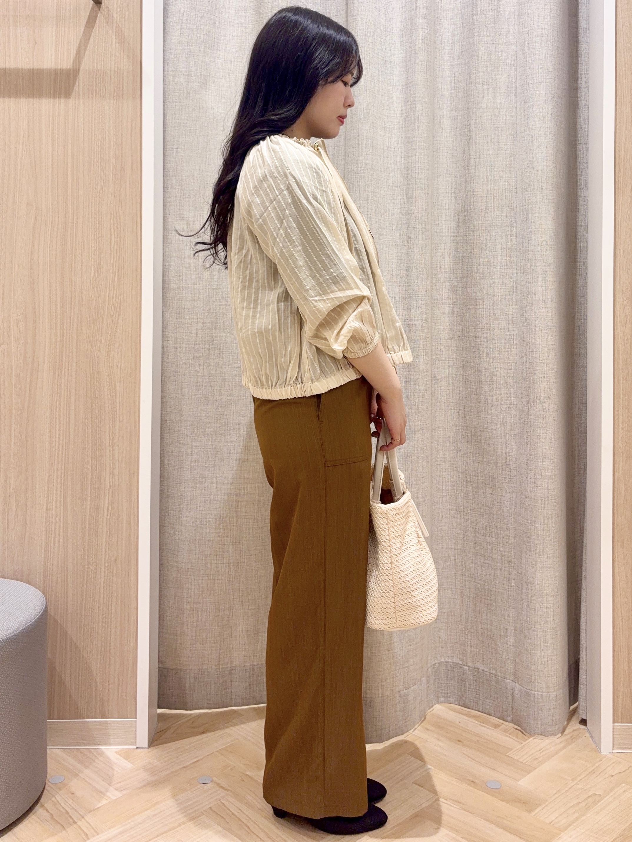minamiさんの「grove｜気温調整にも◎ブラウス感覚で羽織れるシアーブルゾン」を使ったコーディネート