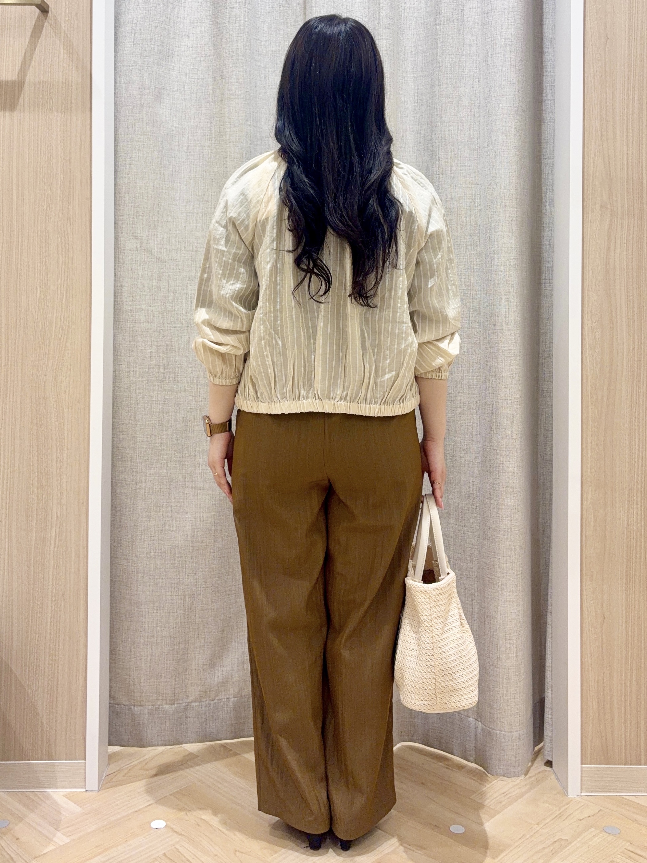 minamiさんの「grove｜気温調整にも◎ブラウス感覚で羽織れるシアーブルゾン」を使ったコーディネート