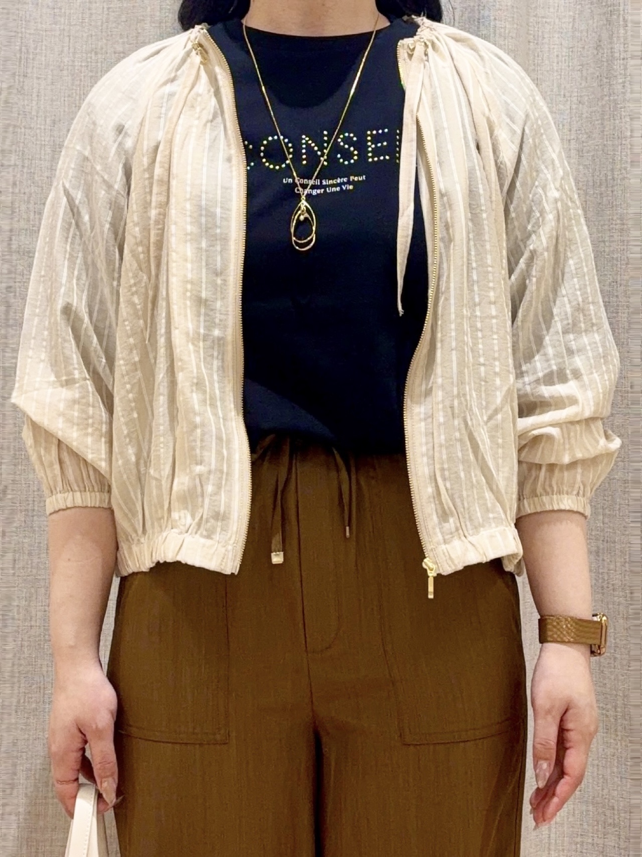 minamiさんの「grove｜気温調整にも◎ブラウス感覚で羽織れるシアーブルゾン」を使ったコーディネート