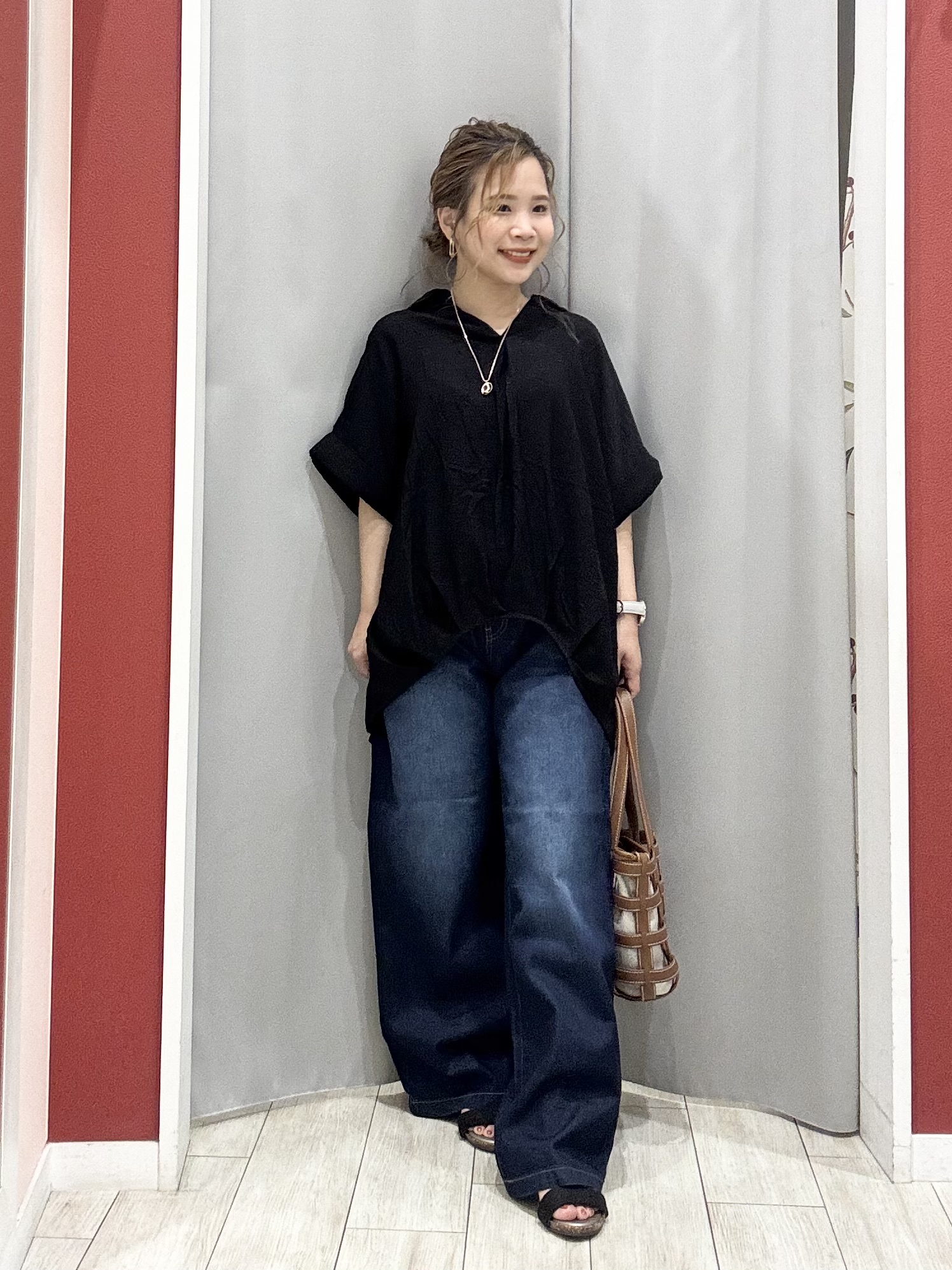 shioさんの「SHOO･LA･RUE｜【S-LL/洗濯機可】インせず着られる 裾タック スキッパーシャツ」を使ったコーディネート