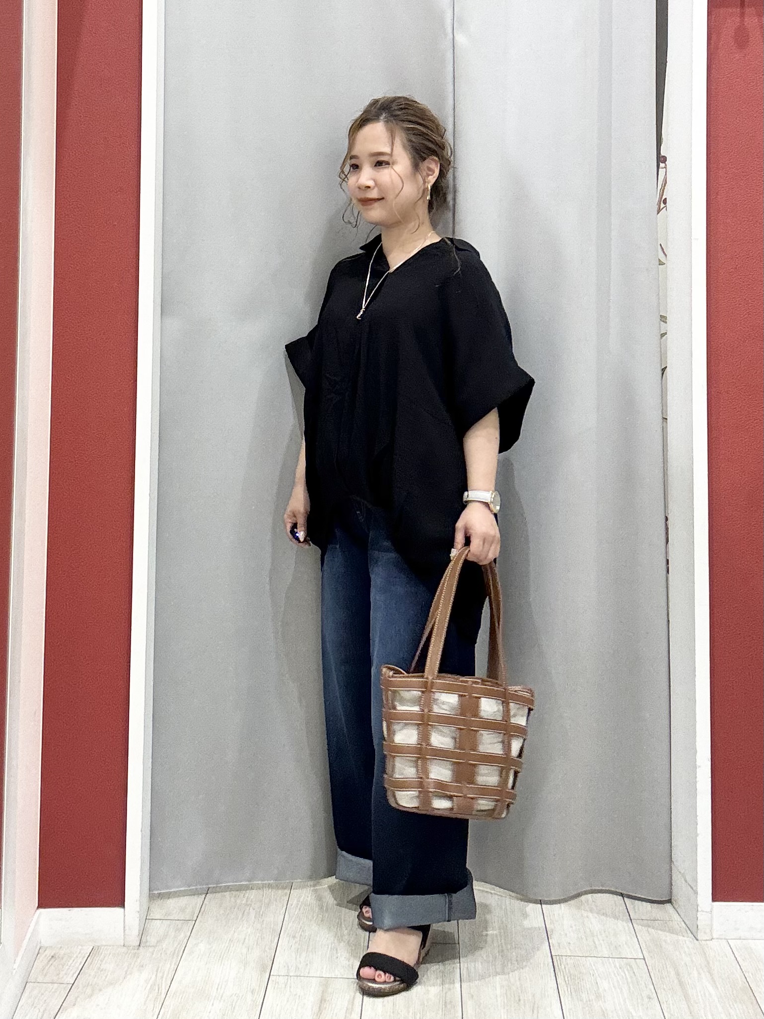 shioさんの「SHOO･LA･RUE｜【S-LL/洗濯機可】インせず着られる 裾タック スキッパーシャツ」を使ったコーディネート