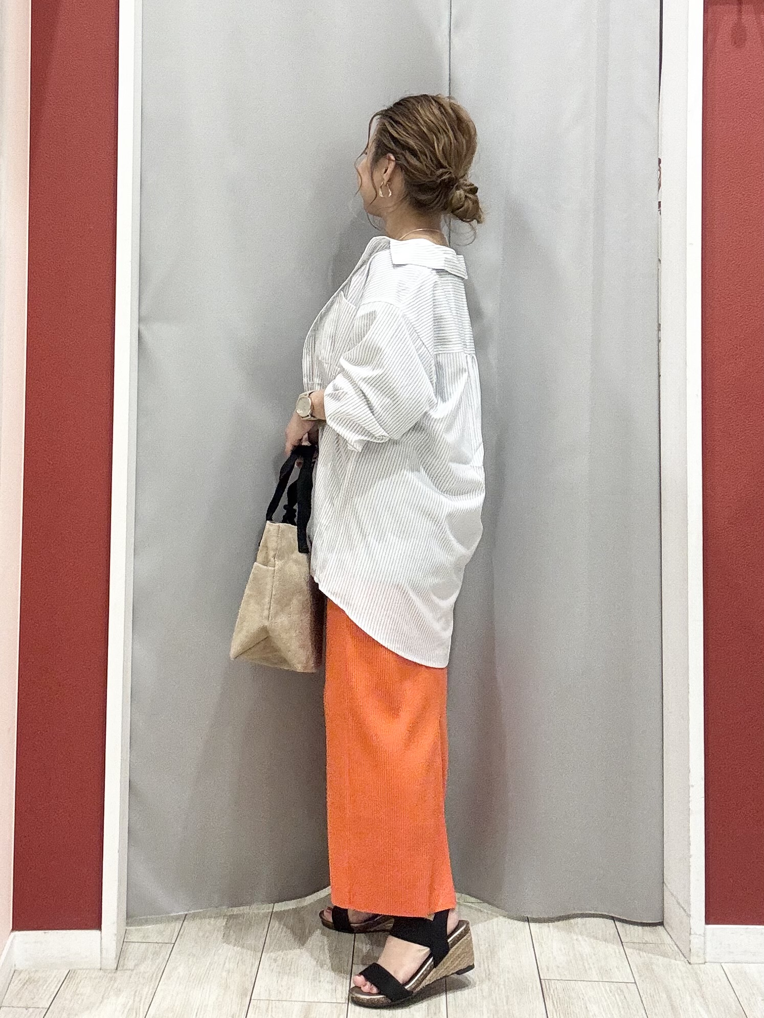 shioさんの「SHOO･LA･RUE｜【UV/吸水速乾/洗濯後しわになりにくい】ラッシュガードにもなる ストライプシャツ」を使ったコーディネート