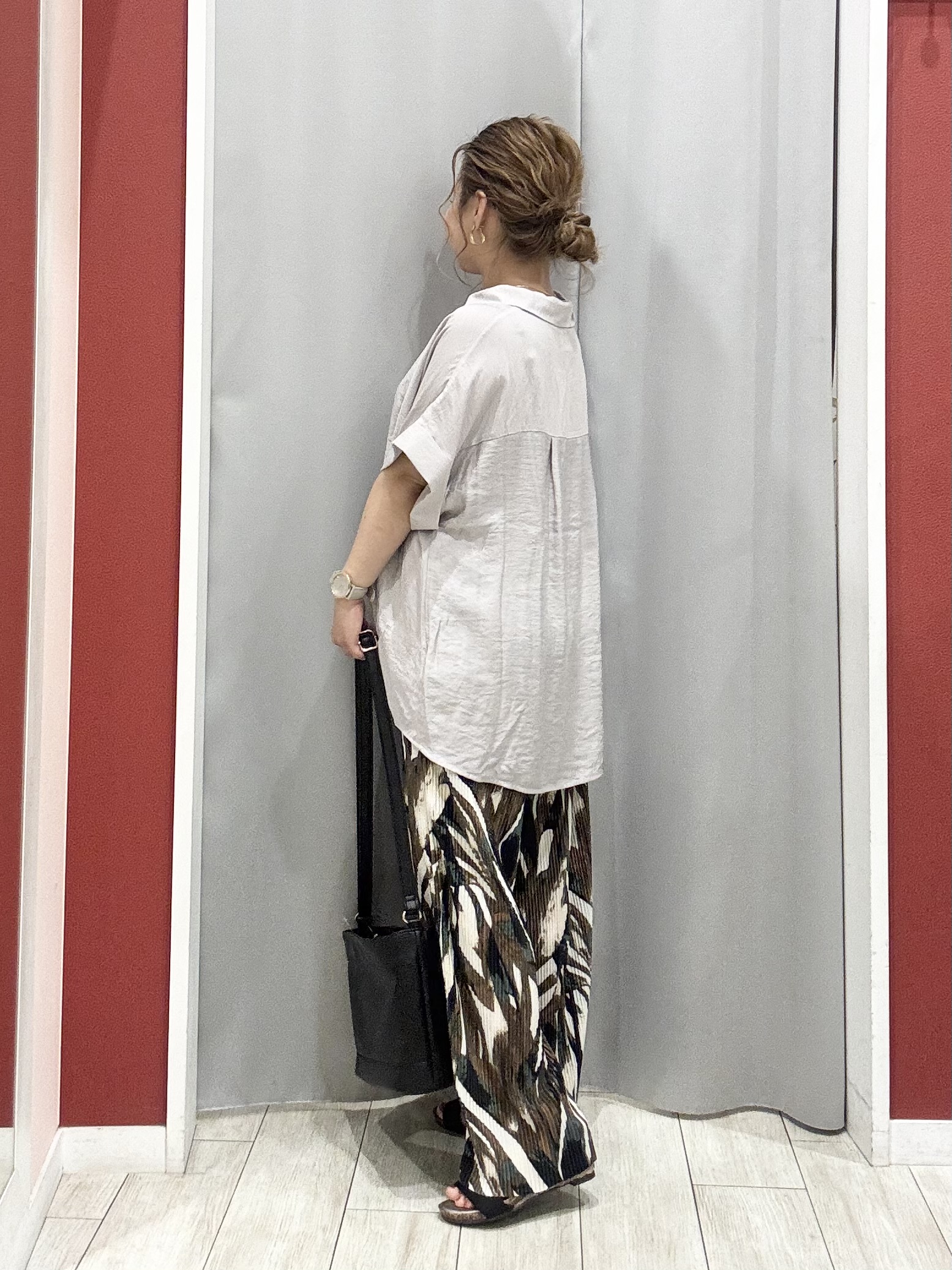 shioさんの「SHOO･LA･RUE｜【S-LL/洗濯機可】インせず着られる 裾タック スキッパーシャツ」を使ったコーディネート