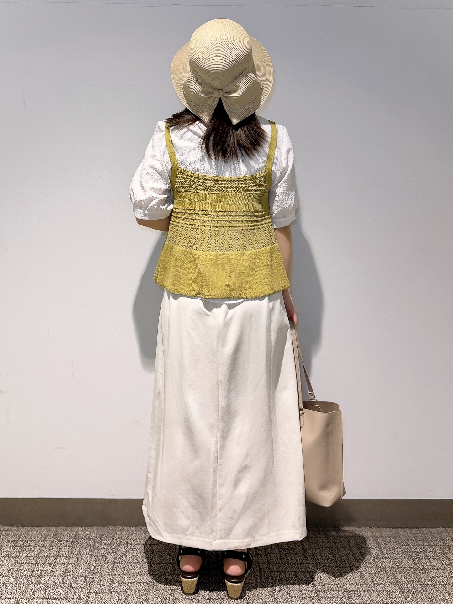 みーさんの「grove｜【2点SET】着るだけで完成、透かし編みニットビスチェ&times;ブラウス」を使ったコーディネート