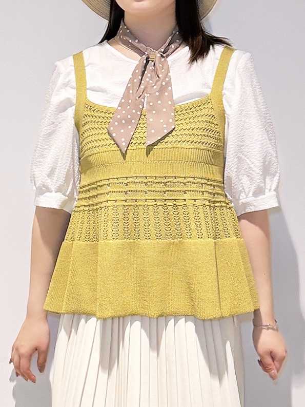 みーさんの「grove｜【2点SET】着るだけで完成、透かし編みニットビスチェ&times;ブラウス」を使ったコーディネート