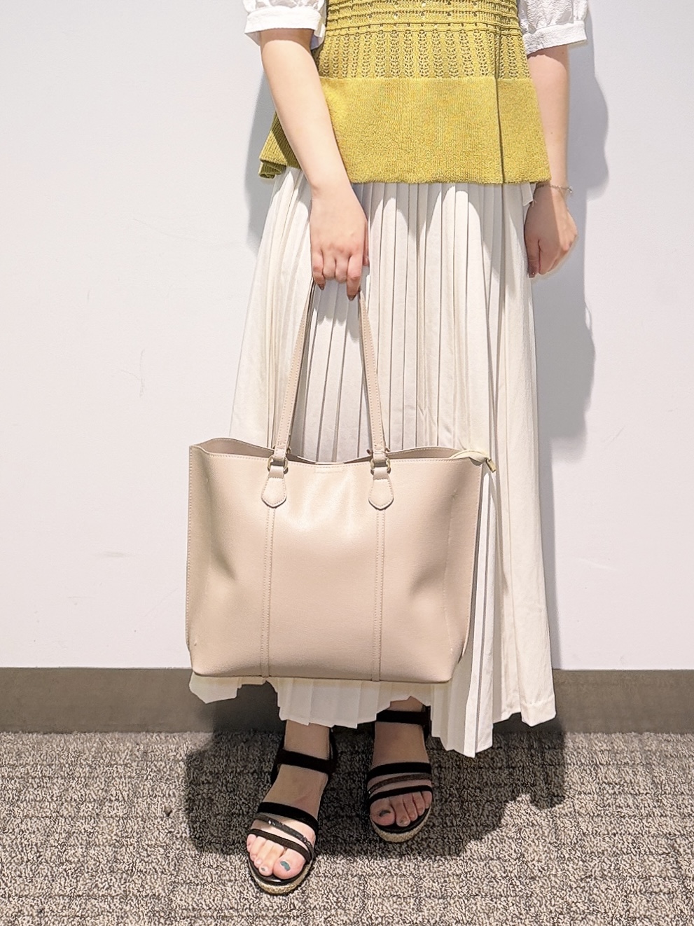 みーさんの「grove｜【2点SET】着るだけで完成、透かし編みニットビスチェ&times;ブラウス」を使ったコーディネート