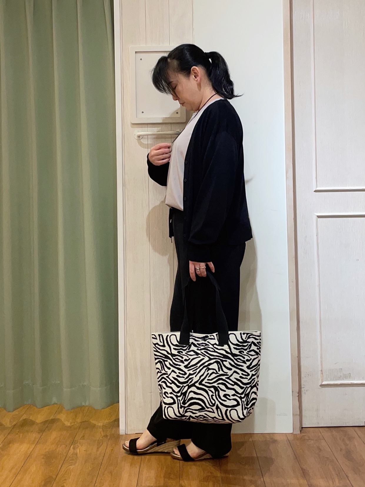 ke-yさんの「SHOO･LA･RUE｜【洗濯後しわになりにくい】インせず着られる さらっとタッチのドルマンブラウス」を使ったコーディネート