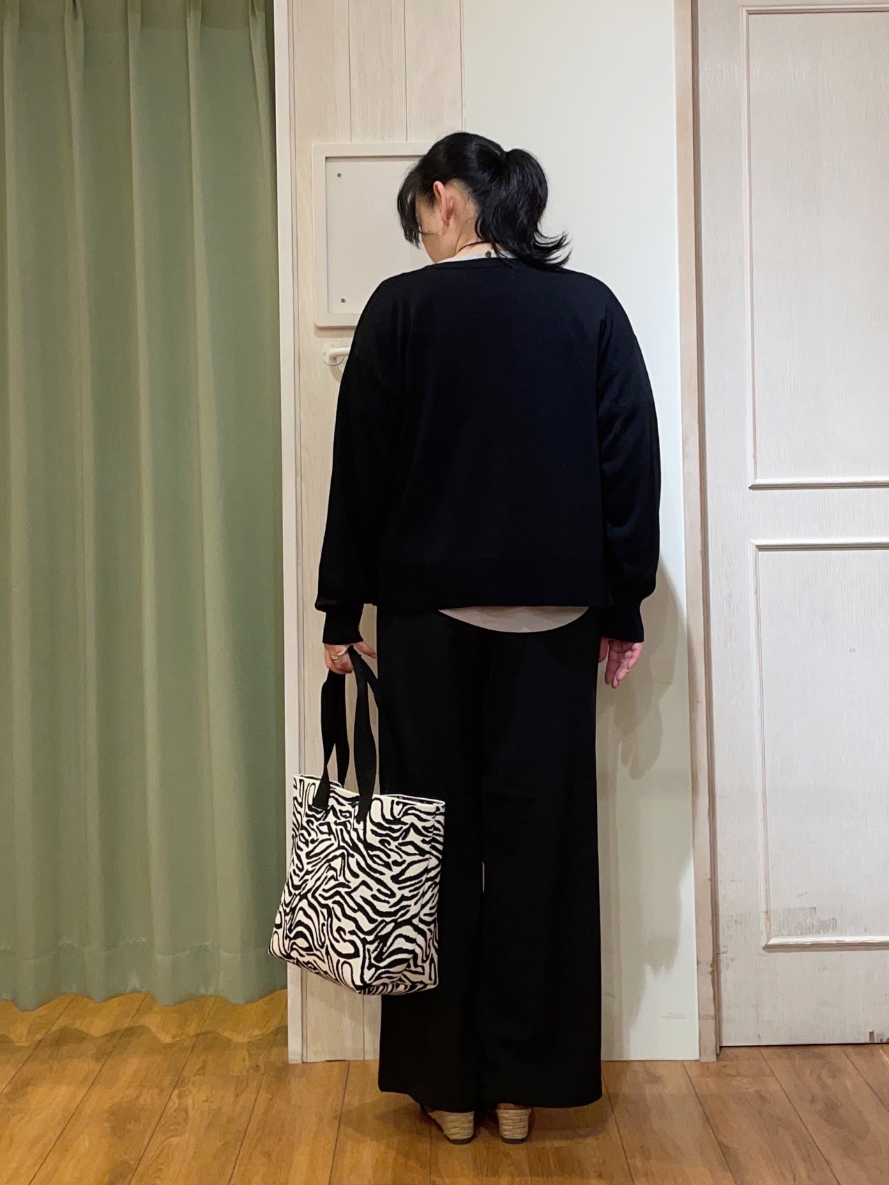 ke-yさんの「SHOO･LA･RUE｜【洗濯後しわになりにくい】インせず着られる さらっとタッチのドルマンブラウス」を使ったコーディネート