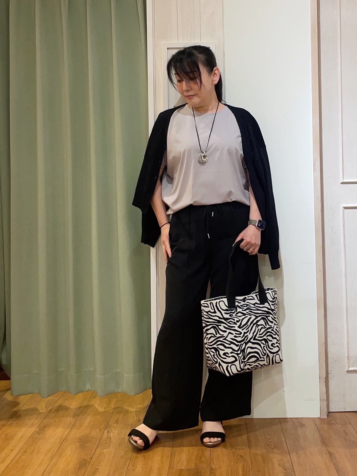 ke-yさんの「SHOO･LA･RUE｜【洗濯後しわになりにくい】インせず着られる さらっとタッチのドルマンブラウス」を使ったコーディネート
