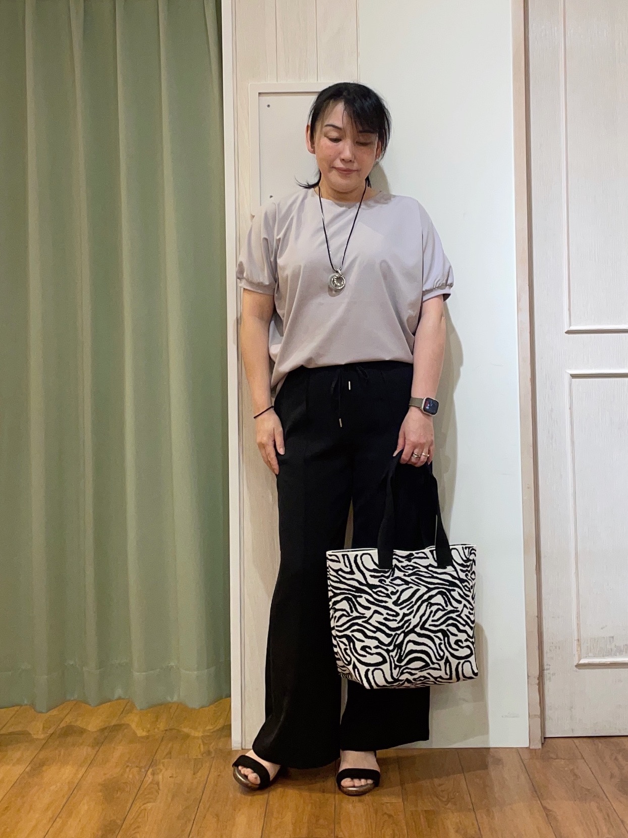 ke-yさんの「SHOO･LA･RUE｜【洗濯後しわになりにくい】インせず着られる さらっとタッチのドルマンブラウス」を使ったコーディネート