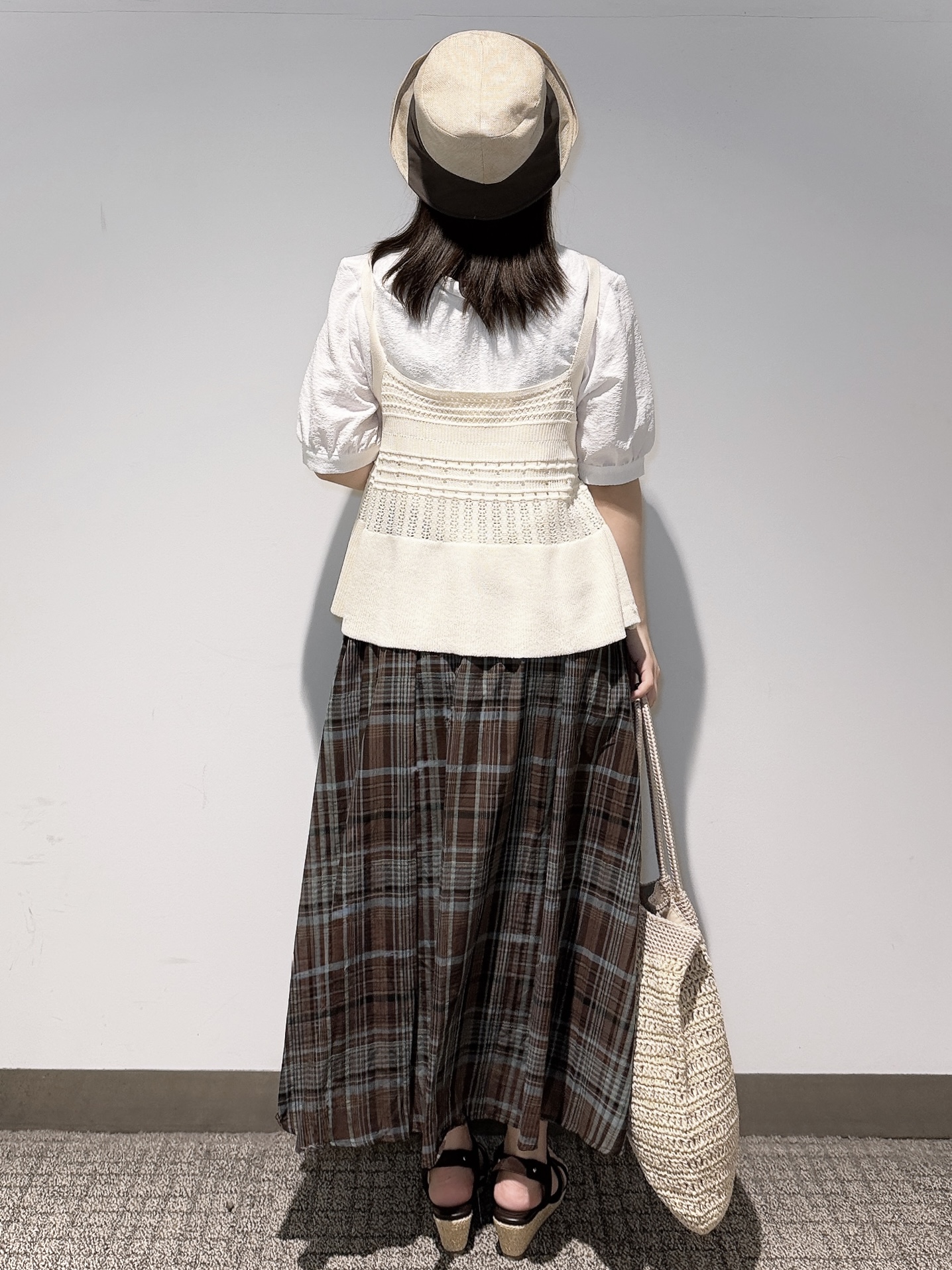 みーさんの「grove｜【2点SET】着るだけで完成、透かし編みニットビスチェ&times;ブラウス」を使ったコーディネート