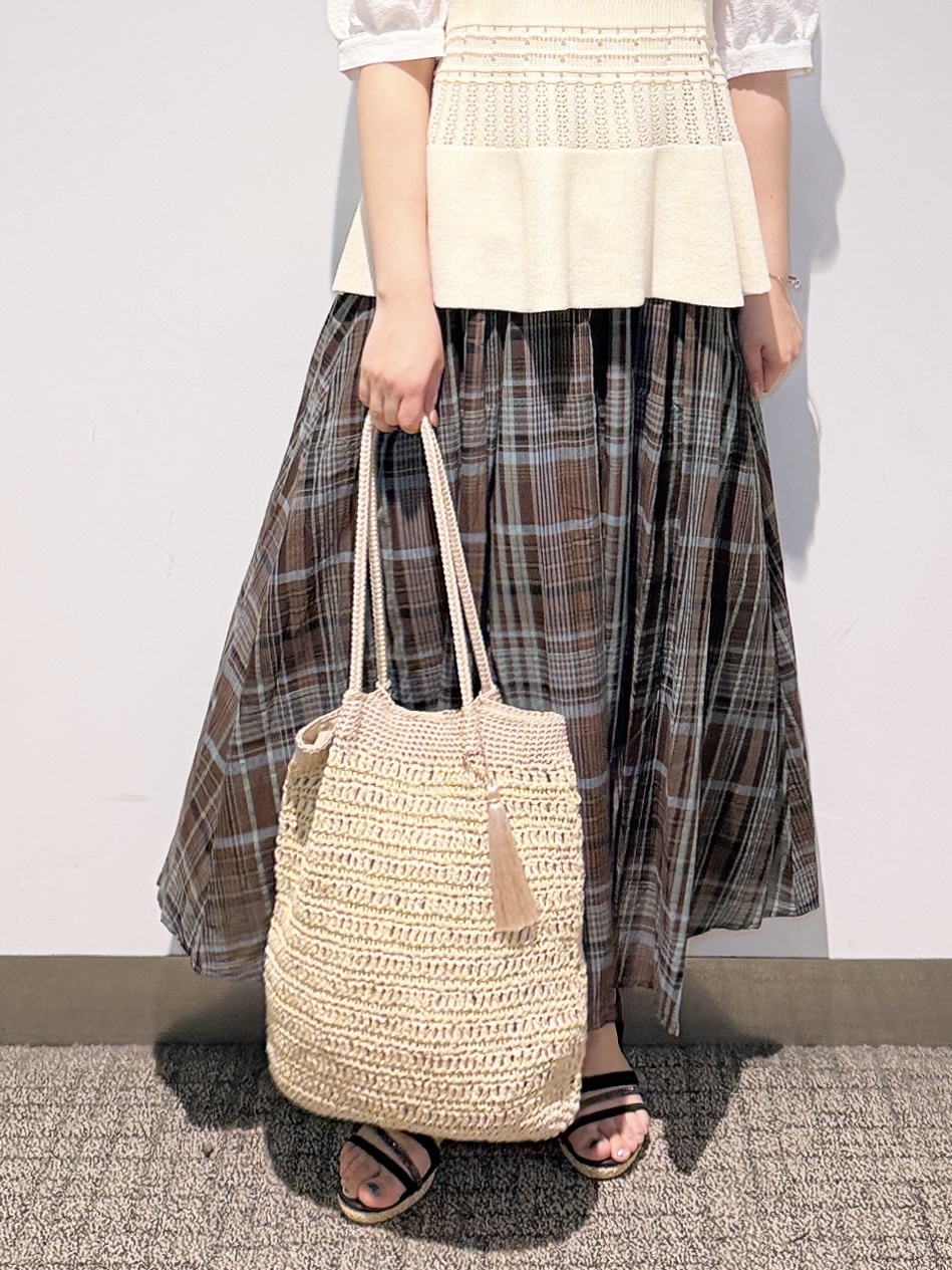 みーさんの「grove｜【2点SET】着るだけで完成、透かし編みニットビスチェ&times;ブラウス」を使ったコーディネート