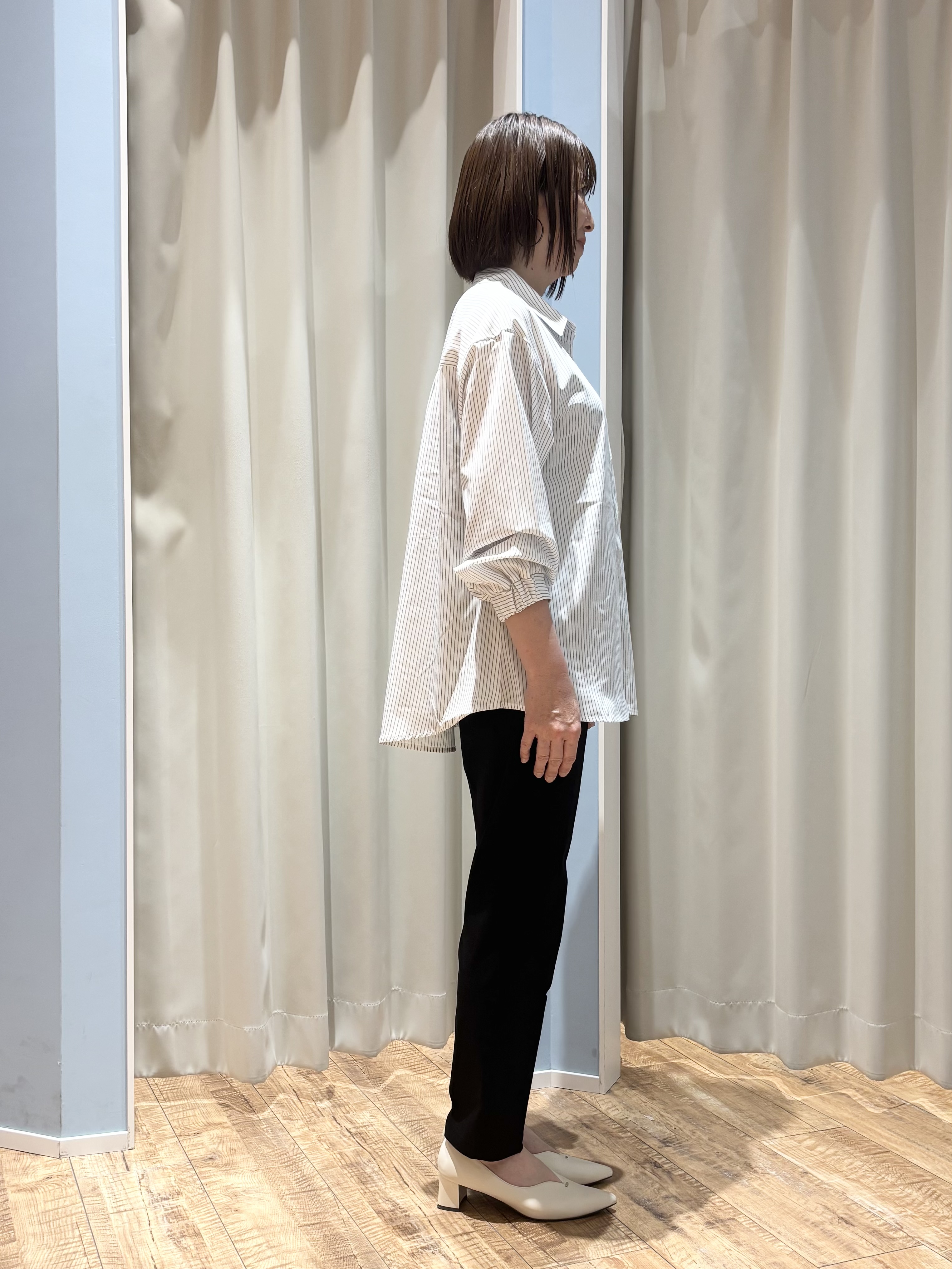 rieさんの「SHOO･LA･RUE｜【UV/吸水速乾/洗濯後しわになりにくい】ラッシュガードにもなる ストライプシャツ」を使ったコーディネート