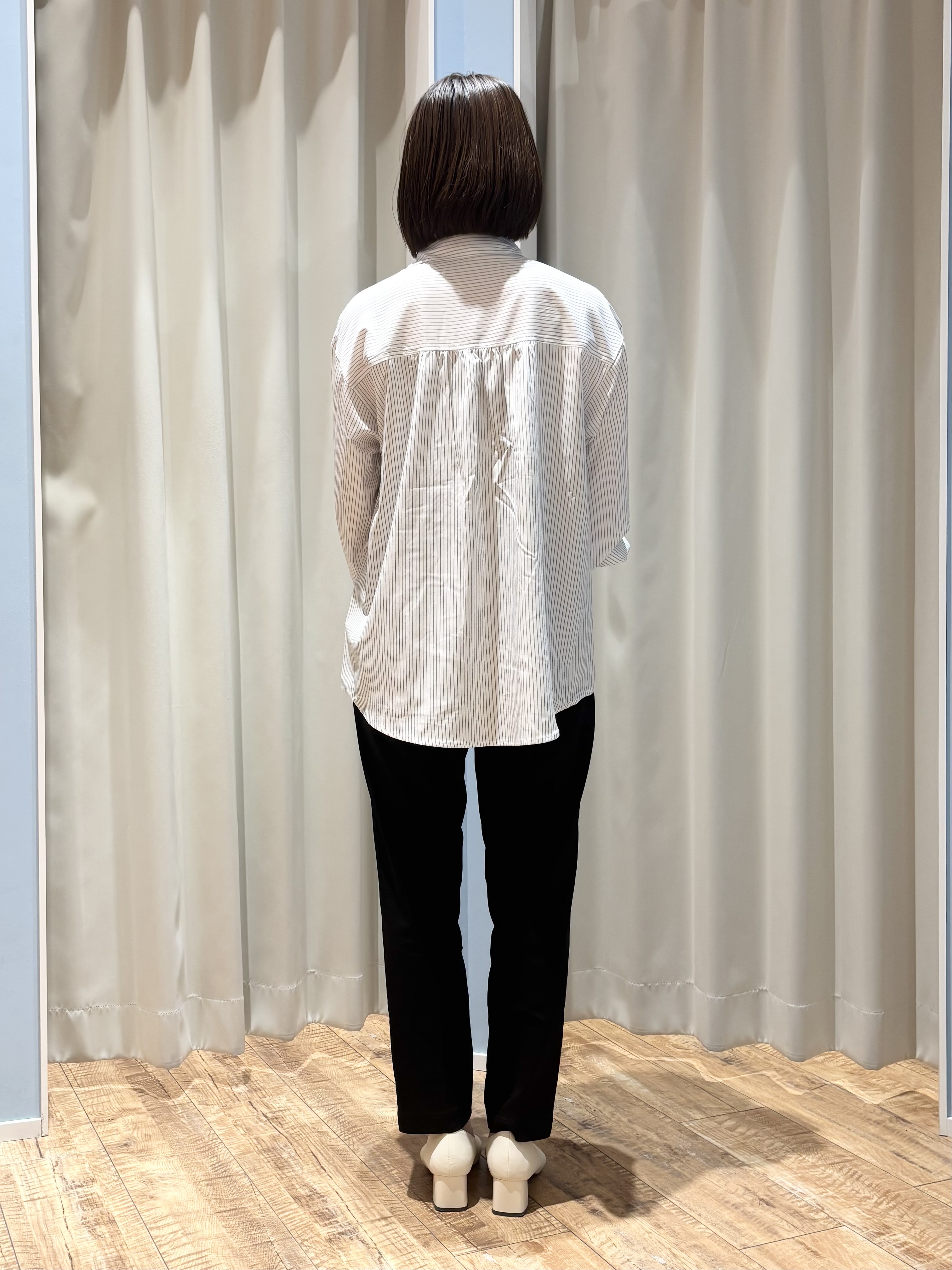 rieさんの「SHOO･LA･RUE｜【UV/吸水速乾/洗濯後しわになりにくい】ラッシュガードにもなる ストライプシャツ」を使ったコーディネート