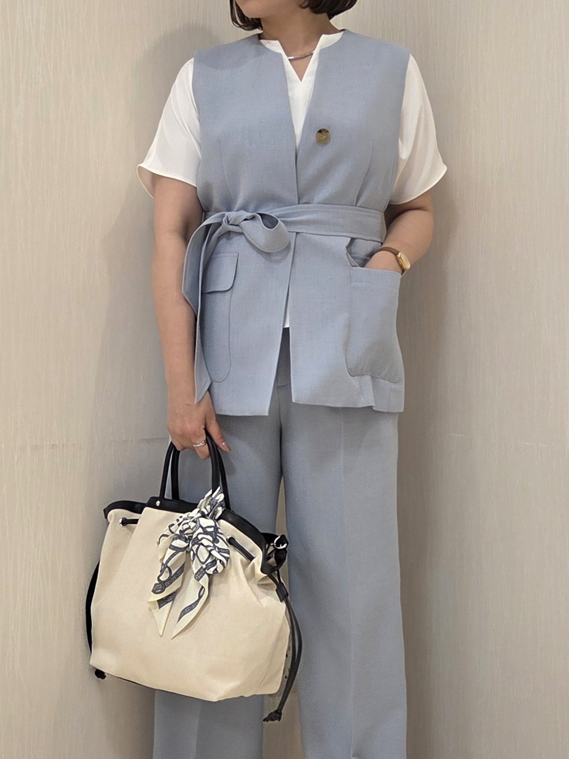 naokoさんの「UNTITLED｜【UV/接触冷感/セットアップ可】リラクシーキーVネックブラウス」を使ったコーディネート