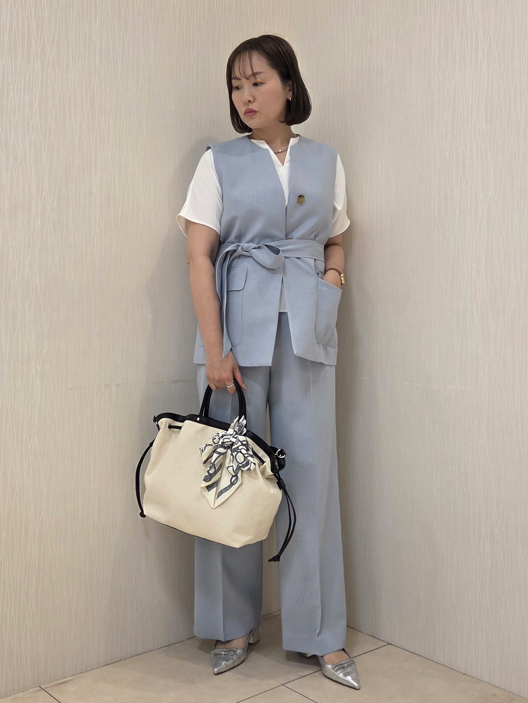 naokoさんの「UNTITLED｜【UV/接触冷感/セットアップ可】リラクシーキーVネックブラウス」を使ったコーディネート