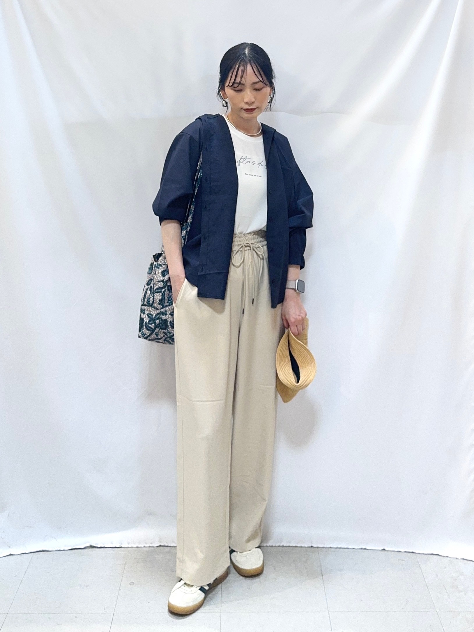 𝐇𝐢𝐫𝐨𝐦𝐢さんの「SHOO･LA･RUE｜【通気性〇/洗濯機可/S-LL】UVカット機能付き ライトな着心地シャツパーカ」を使ったコーディネート