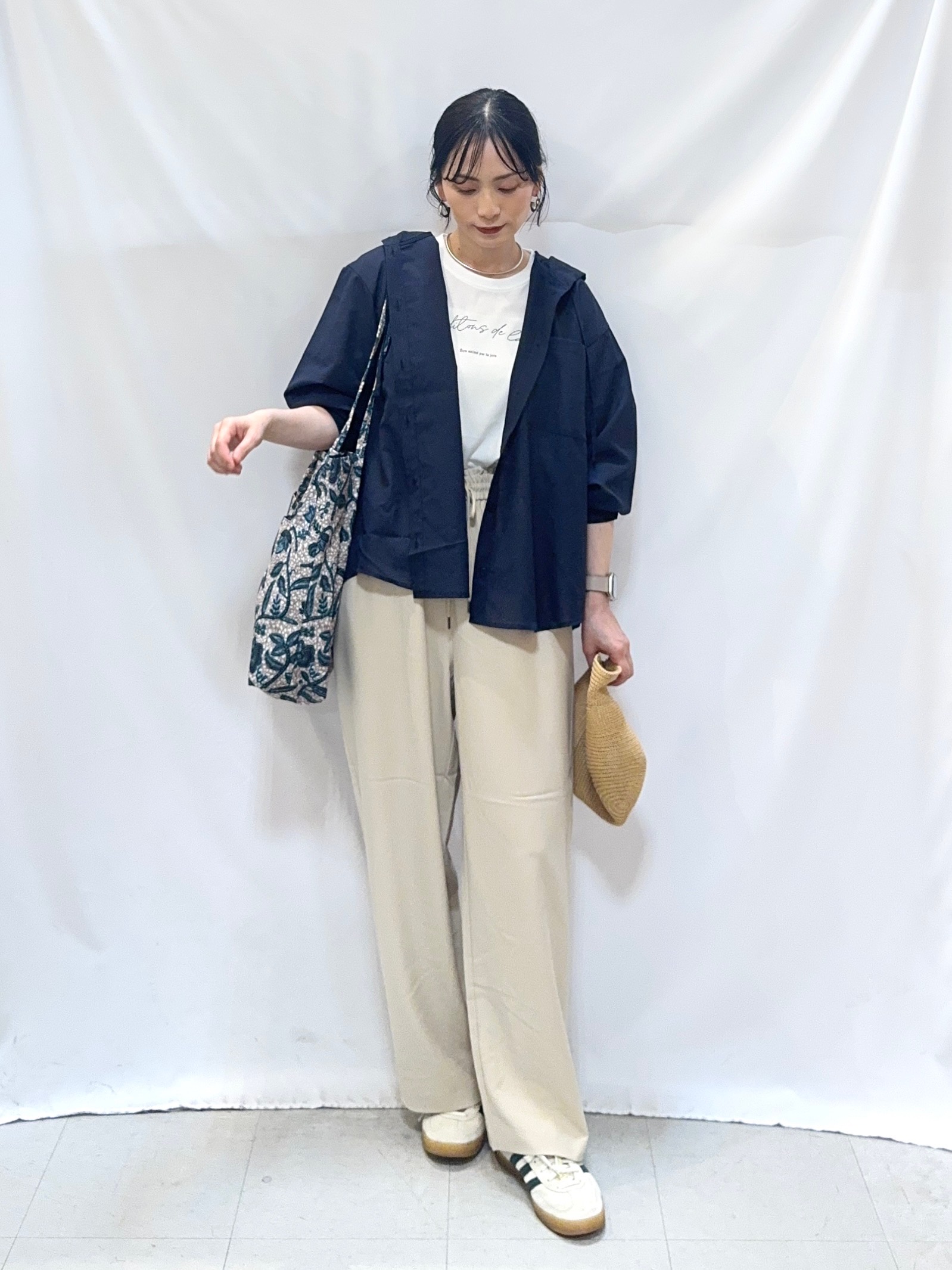 𝐇𝐢𝐫𝐨𝐦𝐢さんの「SHOO･LA･RUE｜【通気性〇/洗濯機可/S-LL】UVカット機能付き ライトな着心地シャツパーカ」を使ったコーディネート