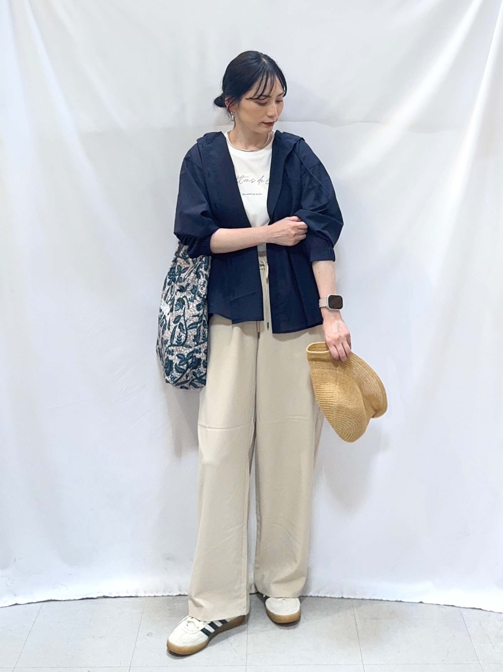 𝐇𝐢𝐫𝐨𝐦𝐢さんの「SHOO･LA･RUE｜【通気性〇/洗濯機可/S-LL】UVカット機能付き ライトな着心地シャツパーカ」を使ったコーディネート