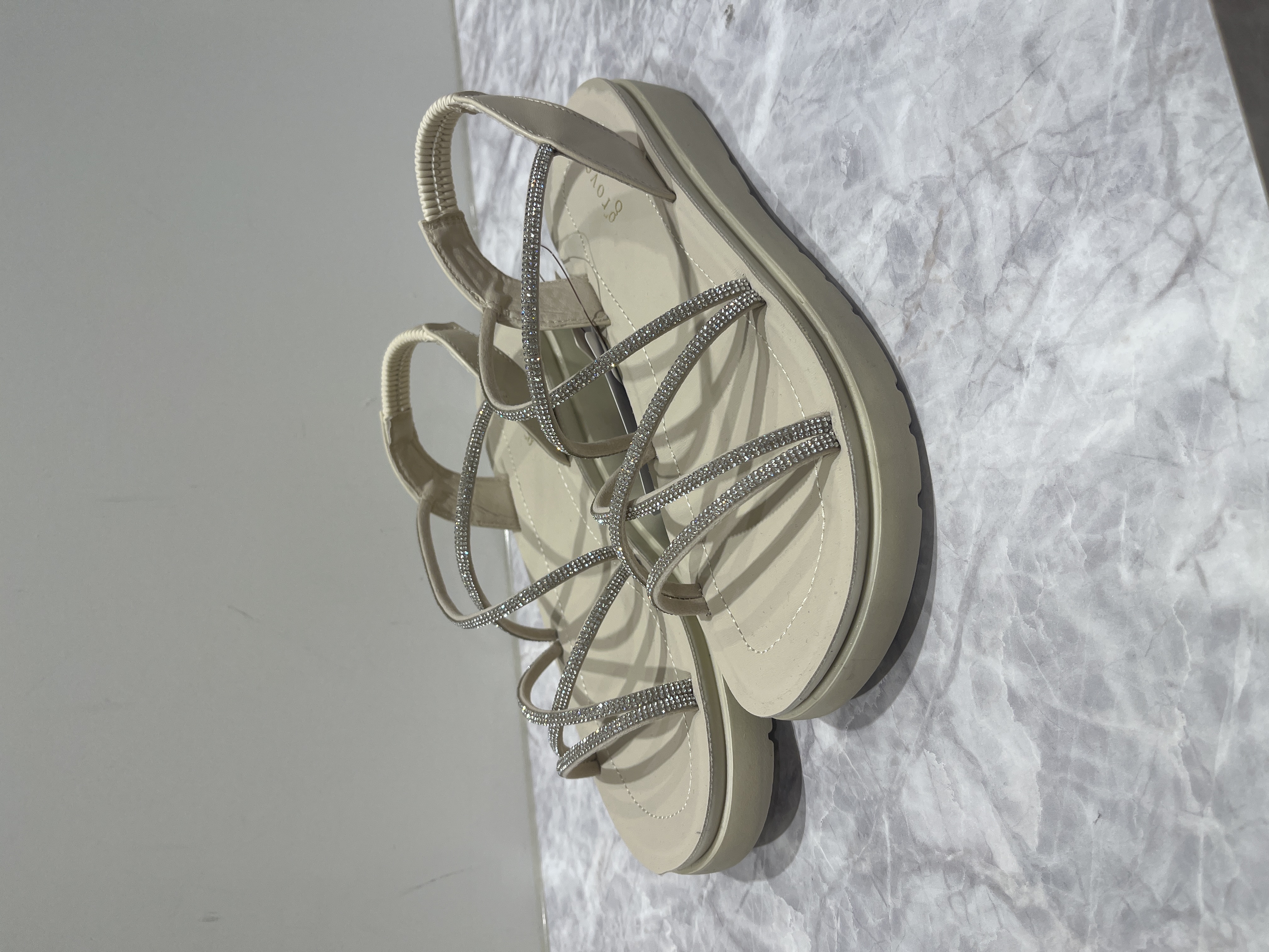しのさんの「grove｜【貴島明日香さん着用/体型カバー】ON・OFF使えるスモッキングタックブラウス」を使ったコーディネート