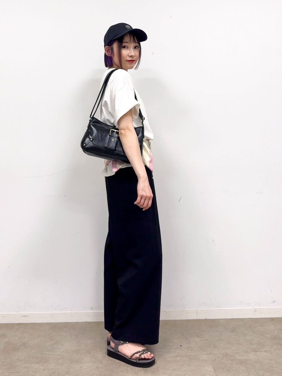 𝐜𝐡𝐢𝐤𝐚さんの「SHOO･LA･RUE｜【綿100％/S-LL/プチプラ】選べる3柄 プリントアソートTシャツ」を使ったコーディネート