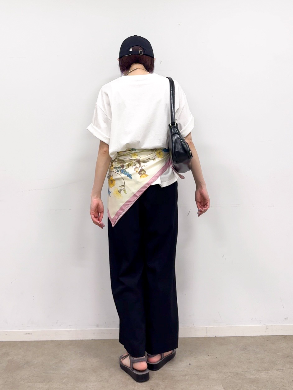 𝐜𝐡𝐢𝐤𝐚さんの「SHOO･LA･RUE｜【綿100％/S-LL/プチプラ】選べる3柄 プリントアソートTシャツ」を使ったコーディネート