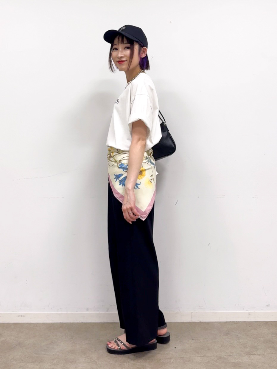 𝐜𝐡𝐢𝐤𝐚さんの「SHOO･LA･RUE｜【綿100％/S-LL/プチプラ】選べる3柄 プリントアソートTシャツ」を使ったコーディネート