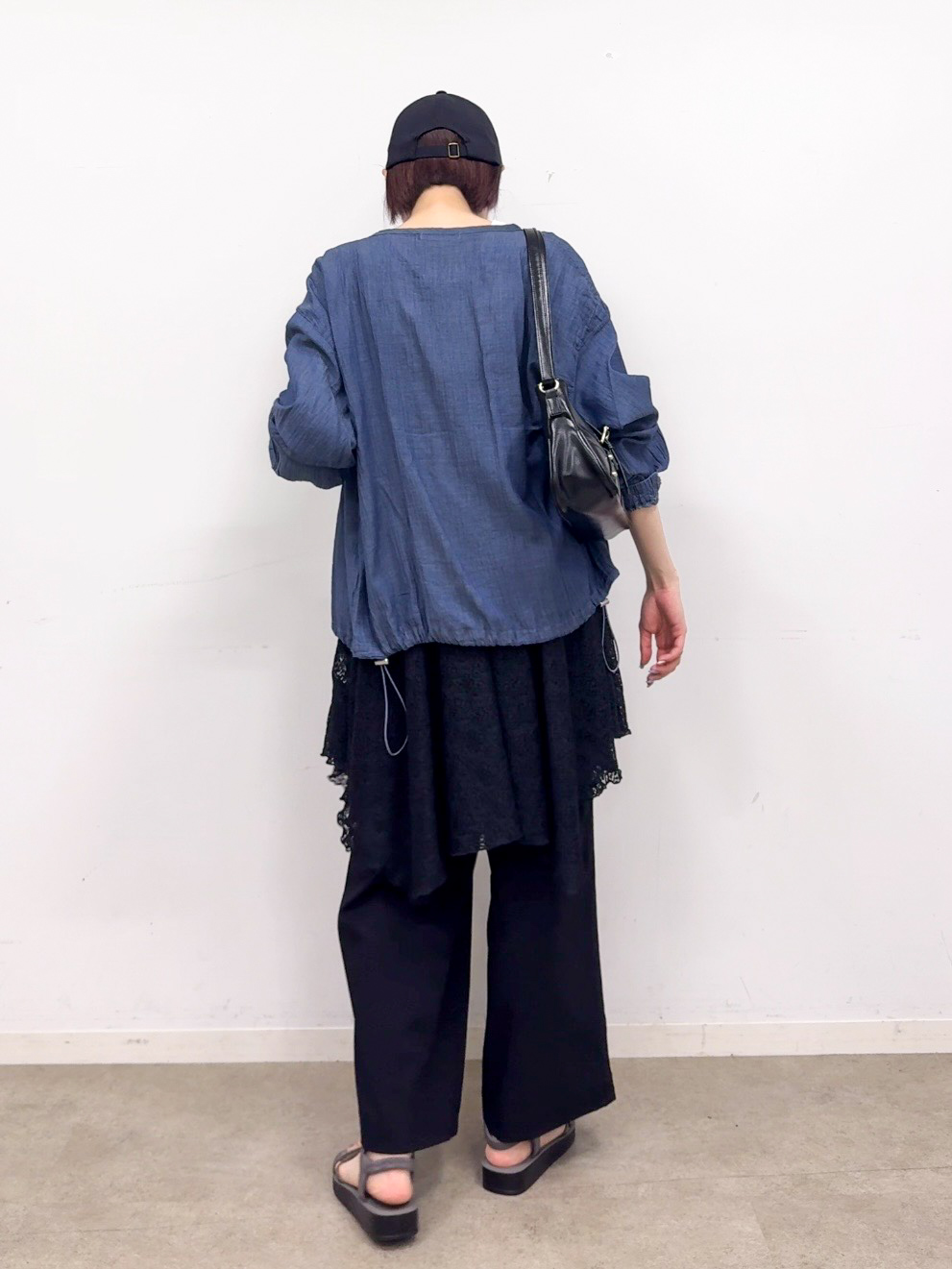 𝐜𝐡𝐢𝐤𝐚さんの「SHOO･LA･RUE｜【前後2WAYネック】レイヤードスタイルにおすすめ レースキャミチュニック」を使ったコーディネート