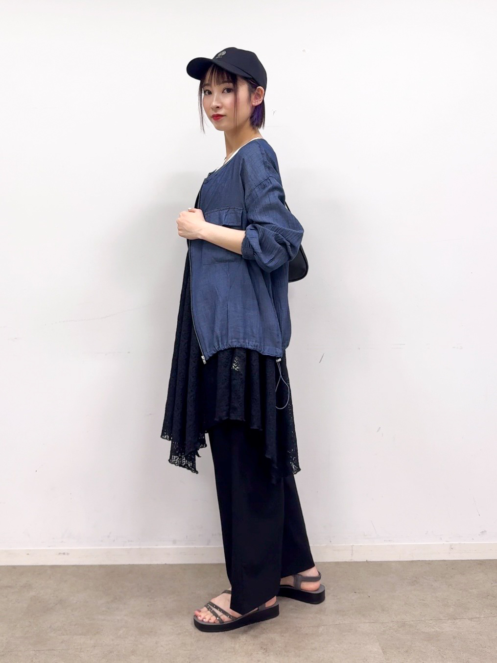 𝐜𝐡𝐢𝐤𝐚さんの「SHOO･LA･RUE｜【前後2WAYネック】レイヤードスタイルにおすすめ レースキャミチュニック」を使ったコーディネート