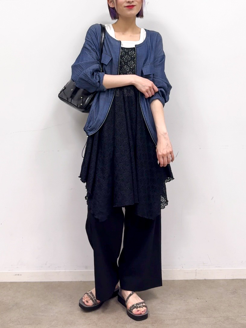 𝐜𝐡𝐢𝐤𝐚さんの「SHOO･LA･RUE｜【前後2WAYネック】レイヤードスタイルにおすすめ レースキャミチュニック」を使ったコーディネート