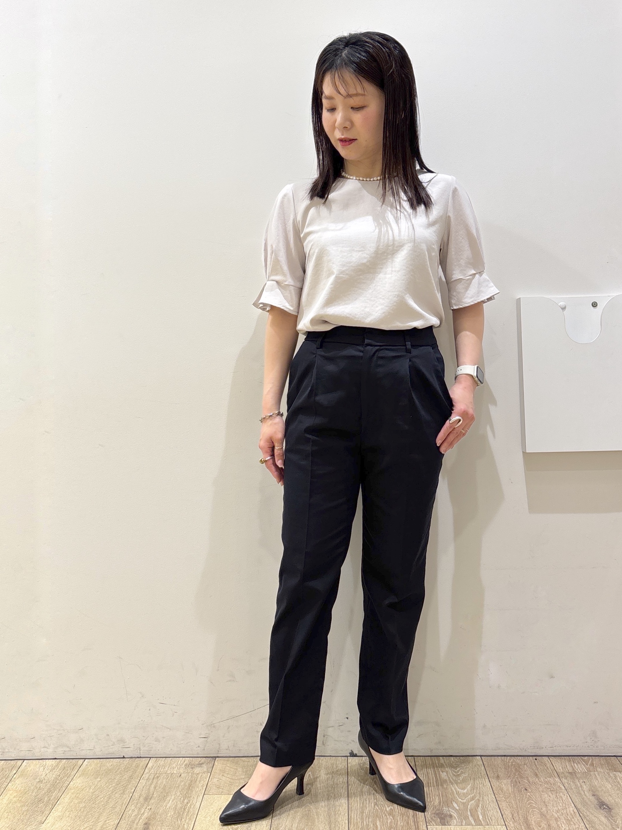 mameさんの「OPAQUE.CLIP｜【接触冷感／吸水速乾】タックパフスリーブブラウス《防シワ／洗濯機OK／XS～3L／8col》」を使ったコーディネート