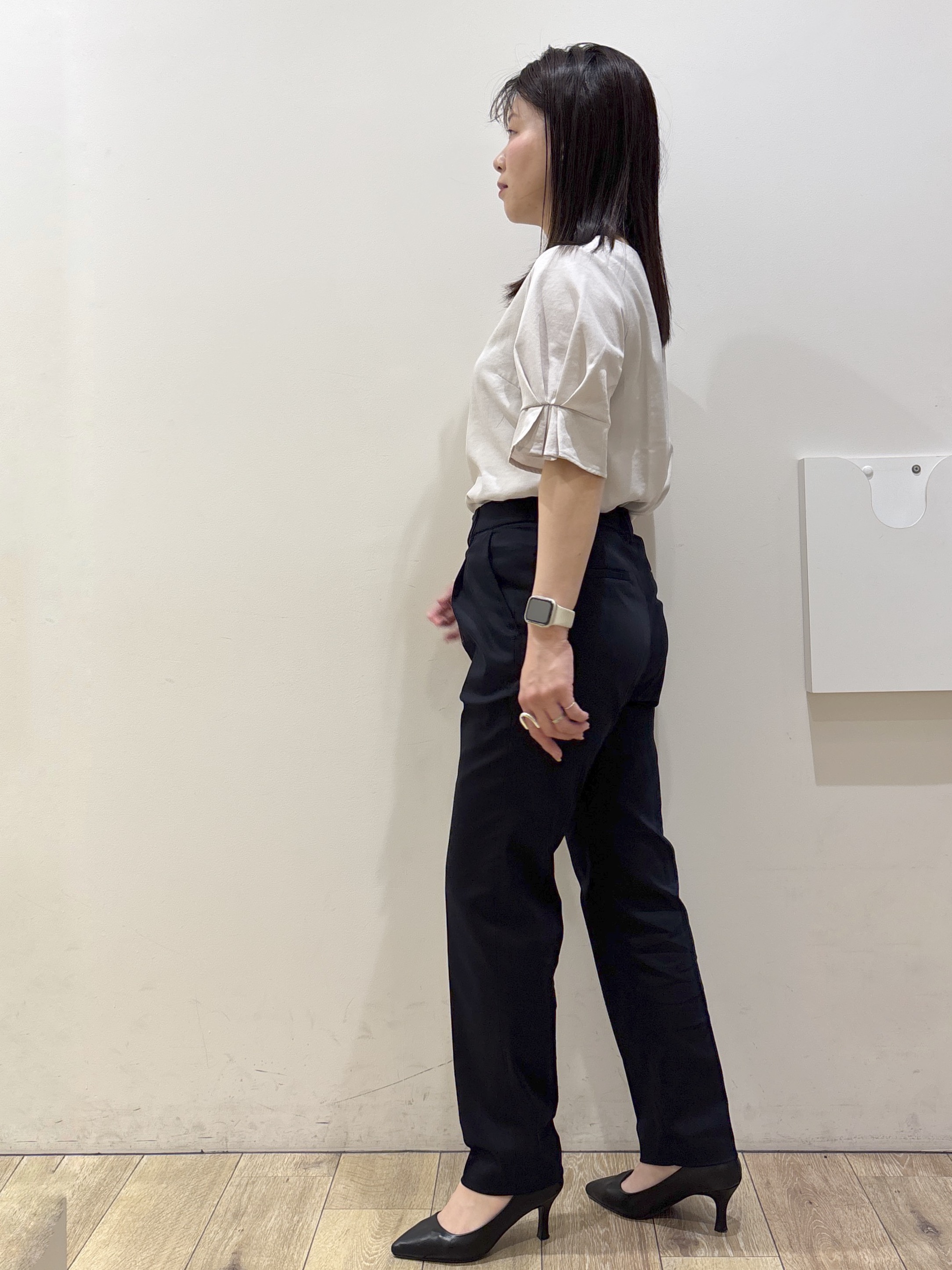 mameさんの「OPAQUE.CLIP｜【接触冷感／吸水速乾】タックパフスリーブブラウス《防シワ／洗濯機OK／XS～3L／8col》」を使ったコーディネート